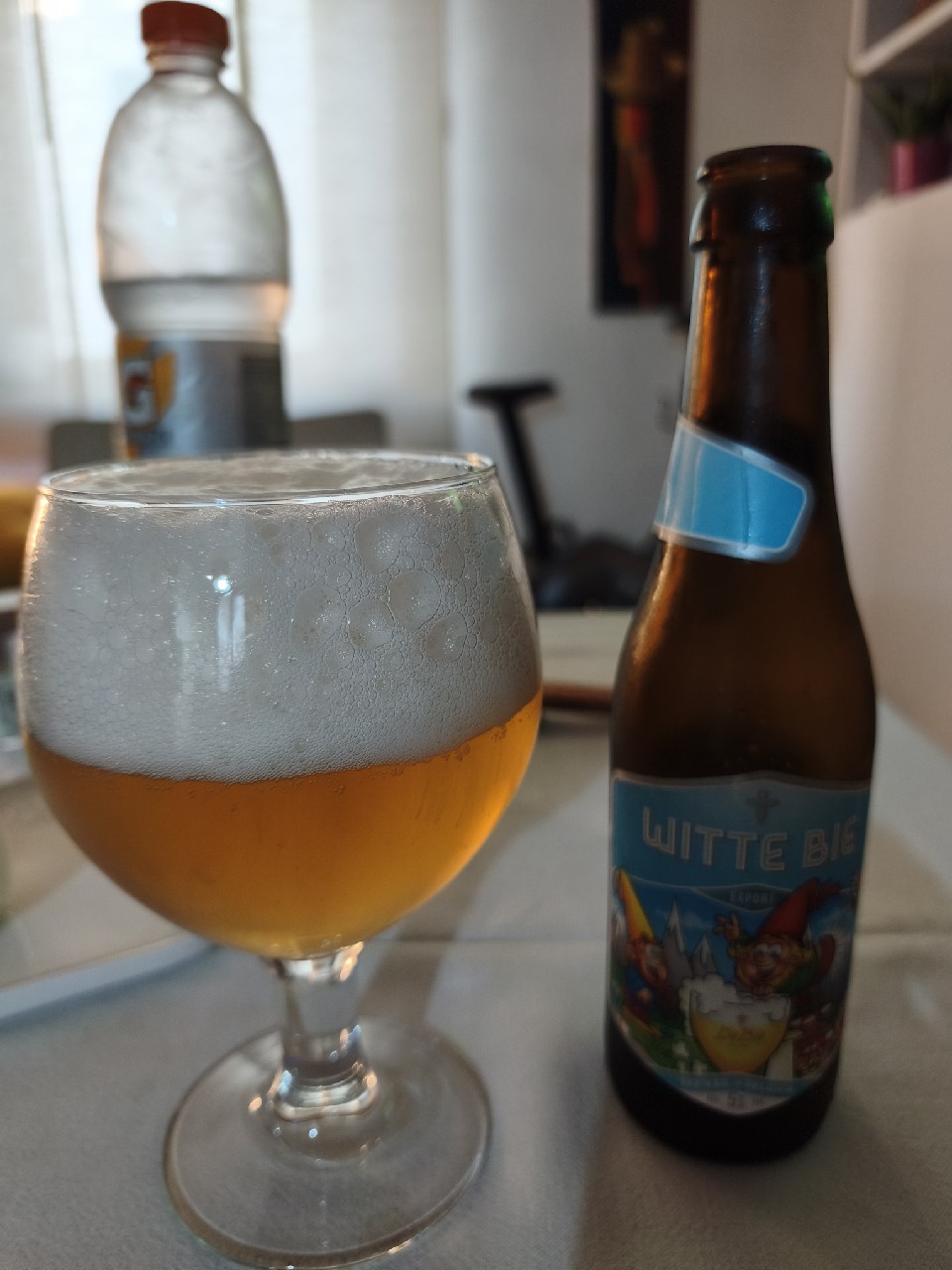 Witte bie, De Bie