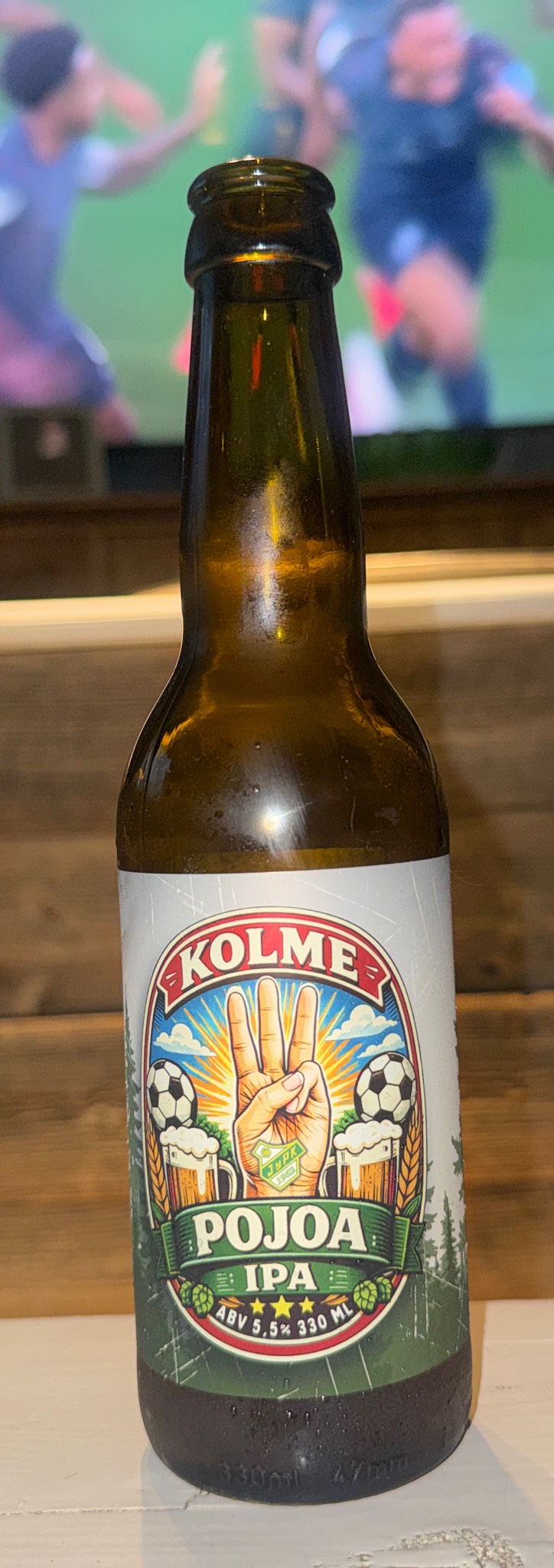 Kolme Pojoa, Finland