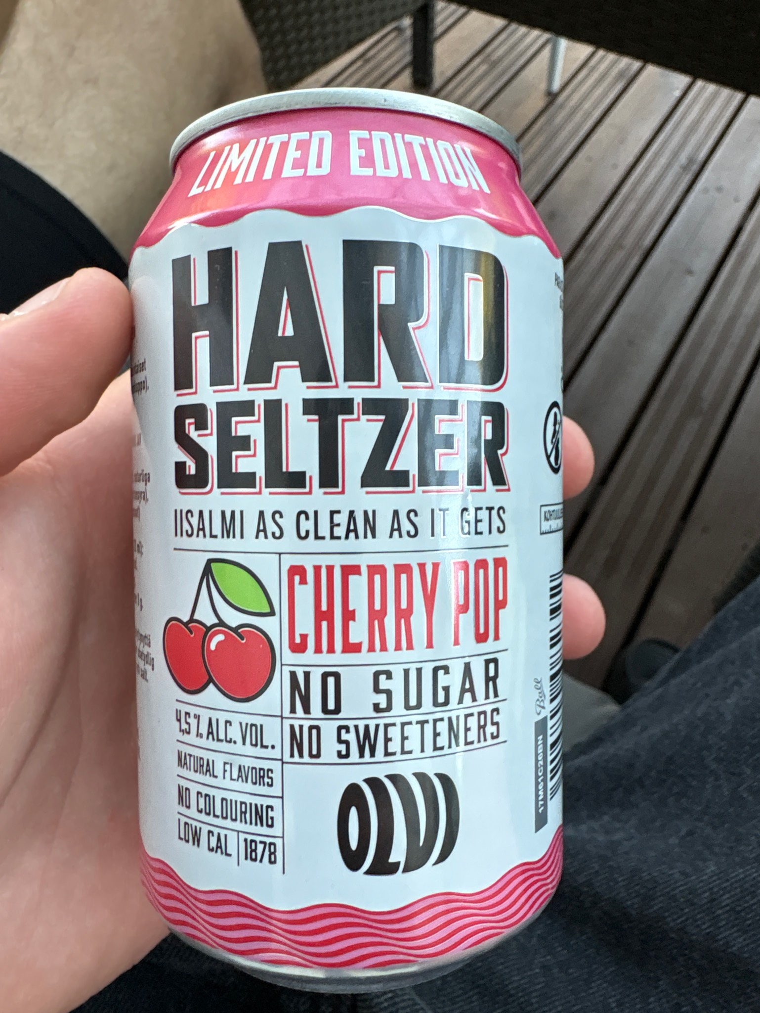 Hard Seltzer Cherry Pop, Finland