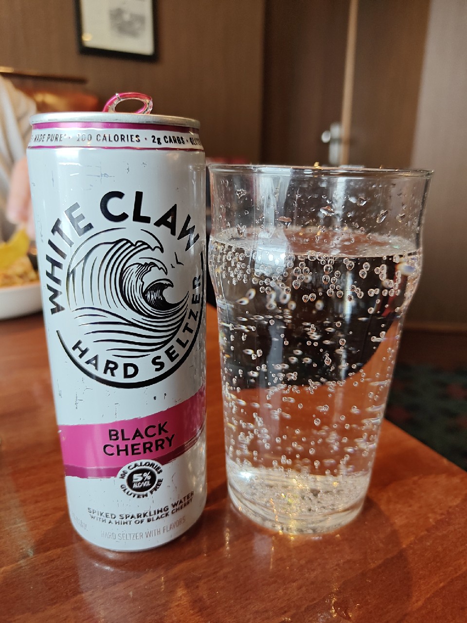 White Claw Black Cherry, White Claw Seltzer Works