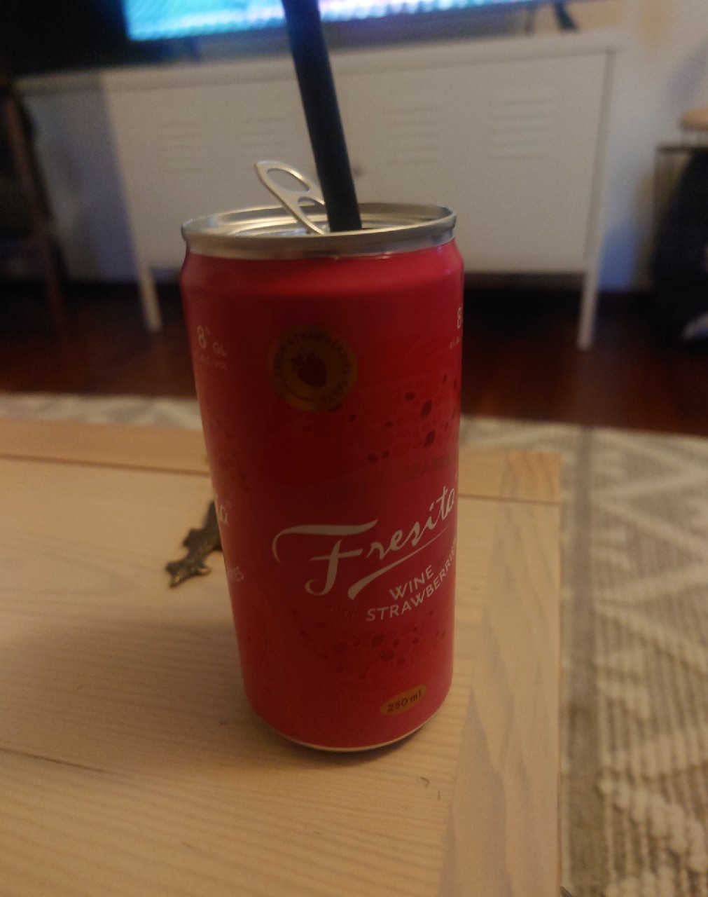 Fresita wine blend with strawberries, Vicensa