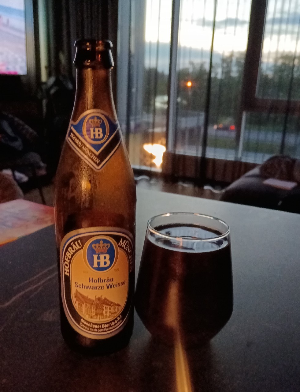 Hofbräu Schwarze Weisse / Dark Wheat / Hefeweizen Dunkel, Germany