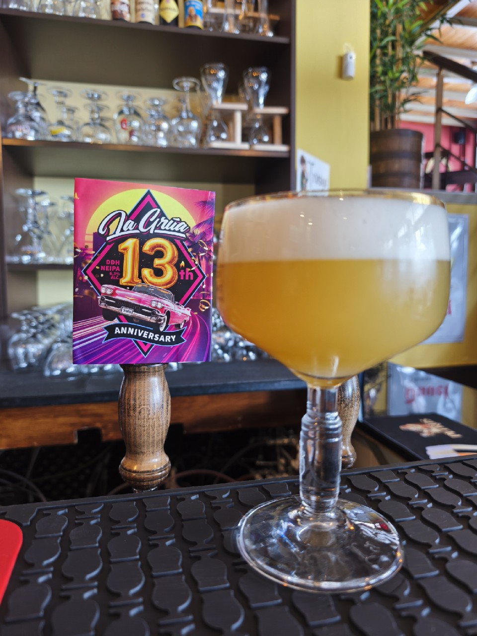 13th anniversary ddh neipa, La Grúa
