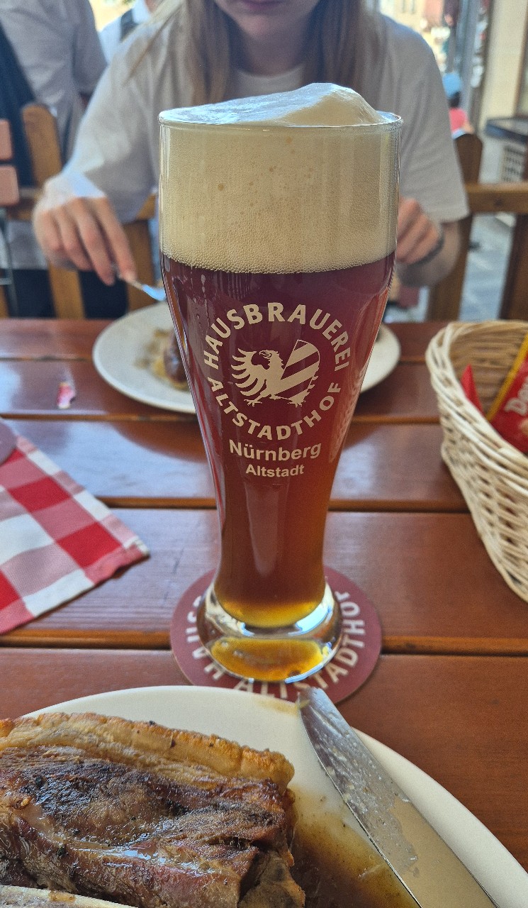 Rote Weisse, Hausbrauerei Altstadthof