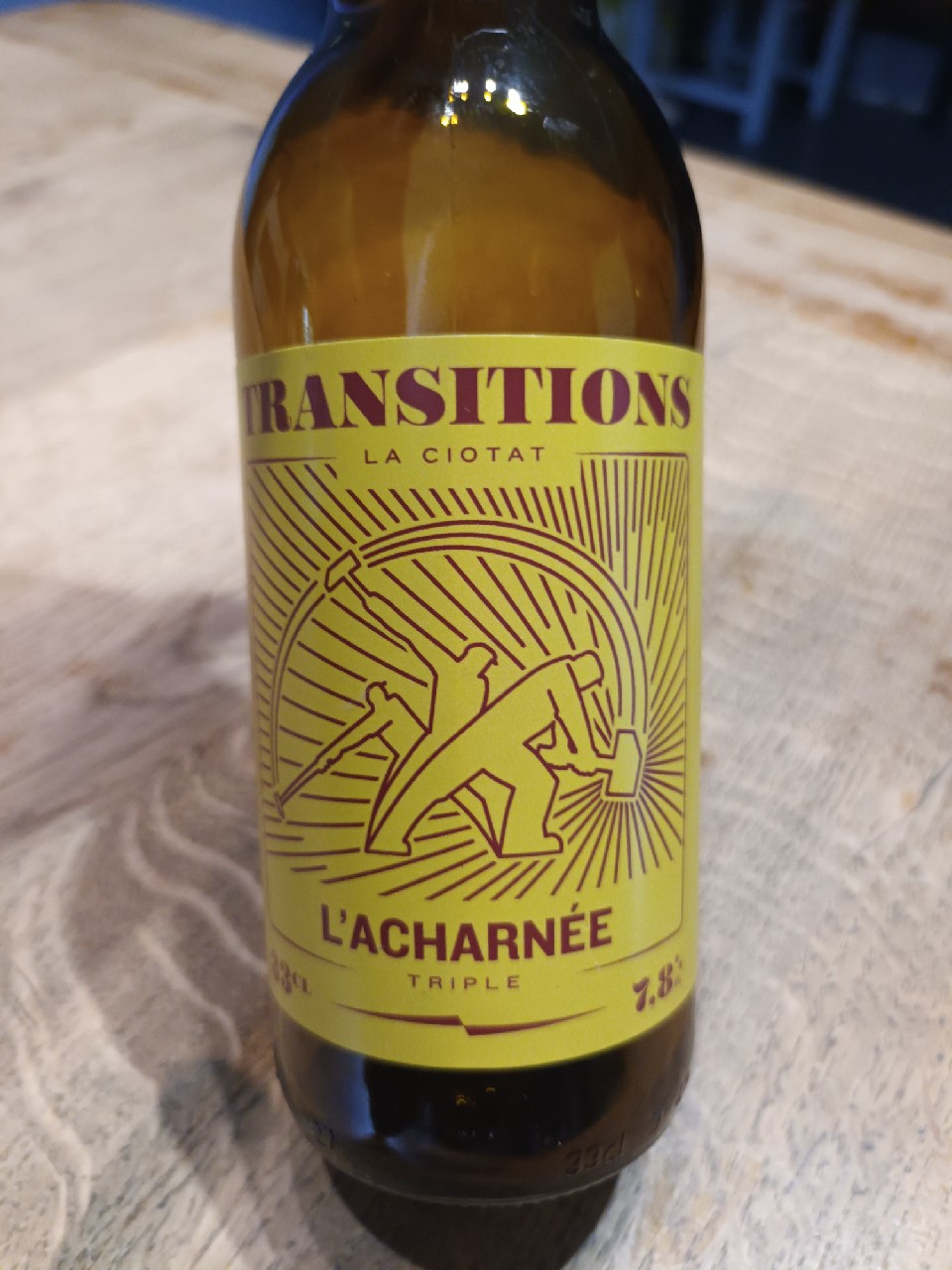 L'Acharnée, Transitions