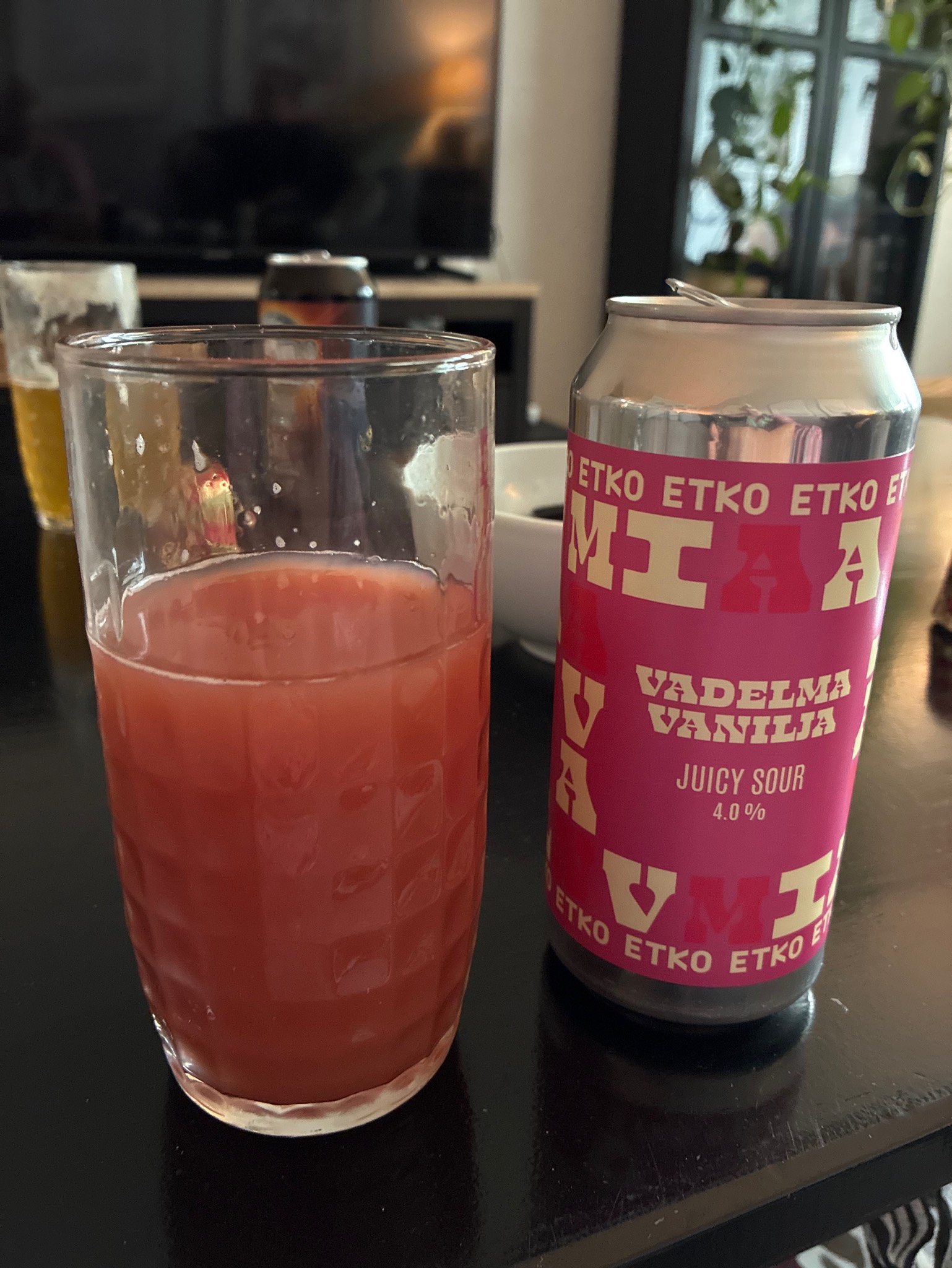 Vadelma Vanilja, Finland