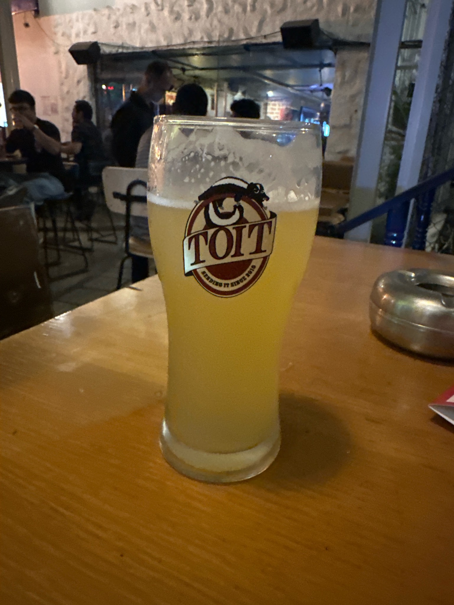Tint-in-wit, Toit