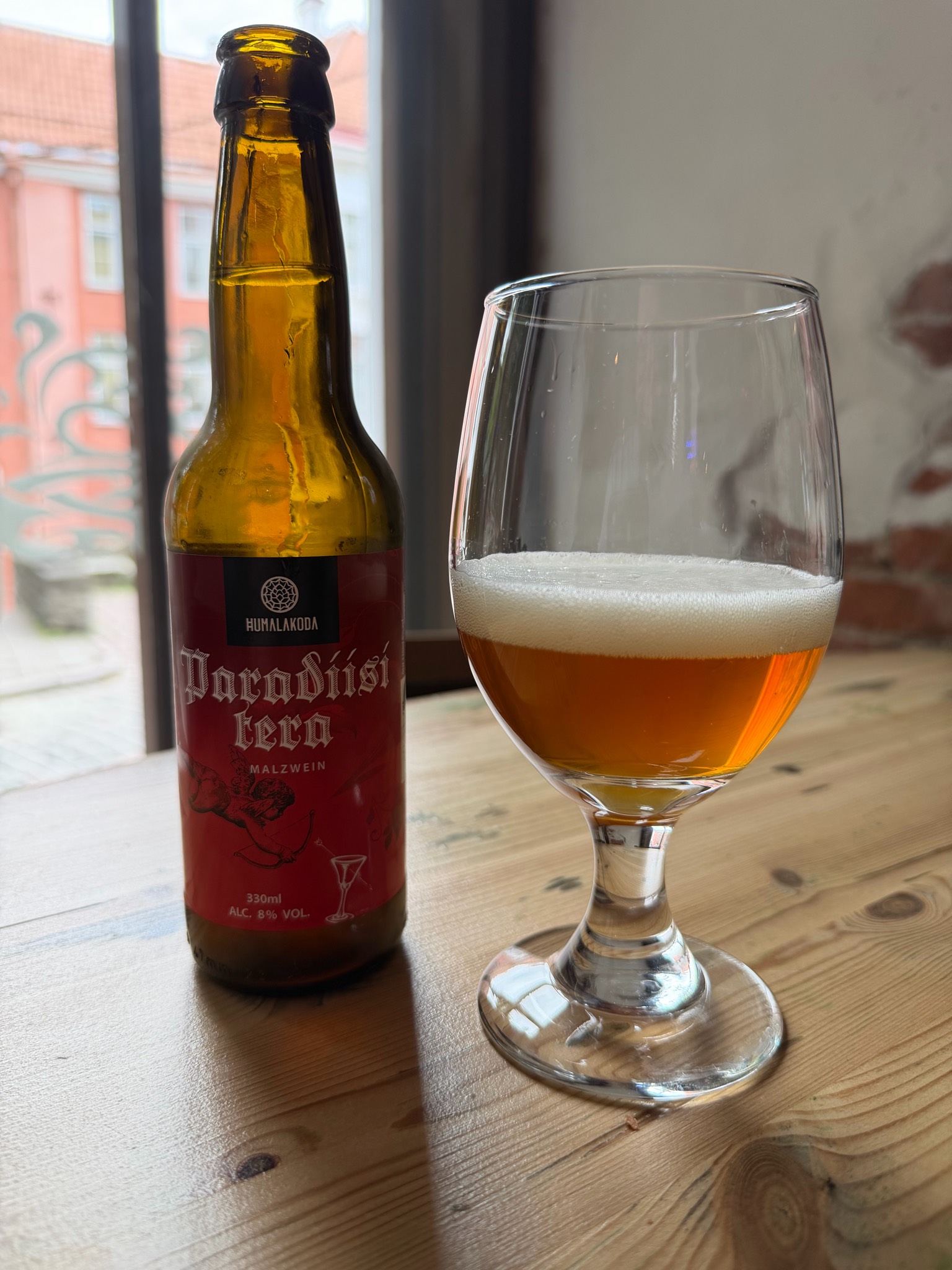 Paradiisitera, Estonia