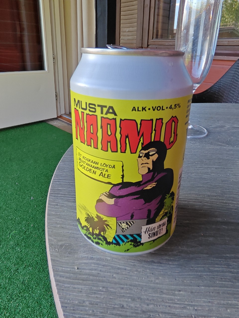 Mustanaamio, Finland