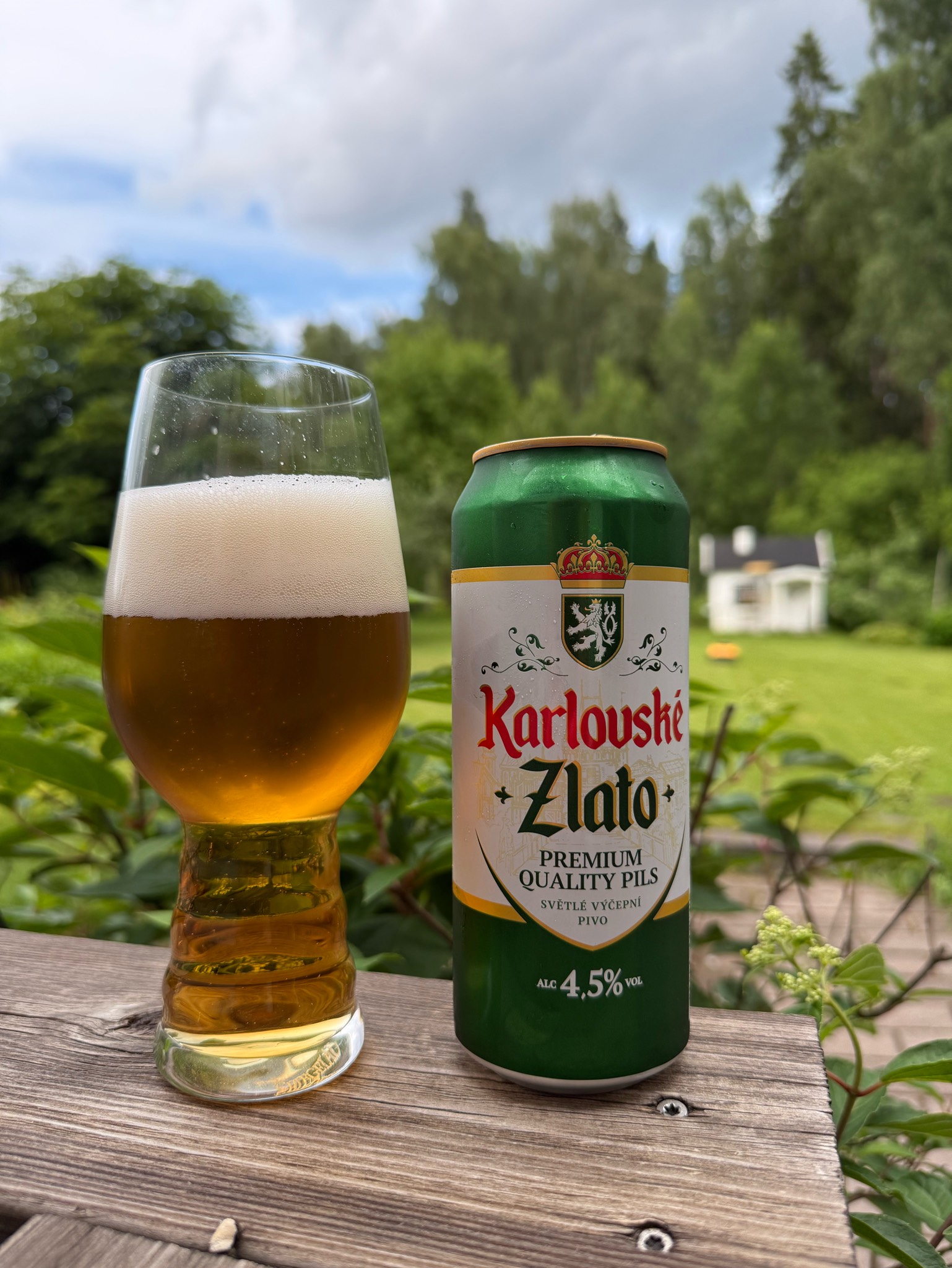 Karlovské Zlato, Estonia