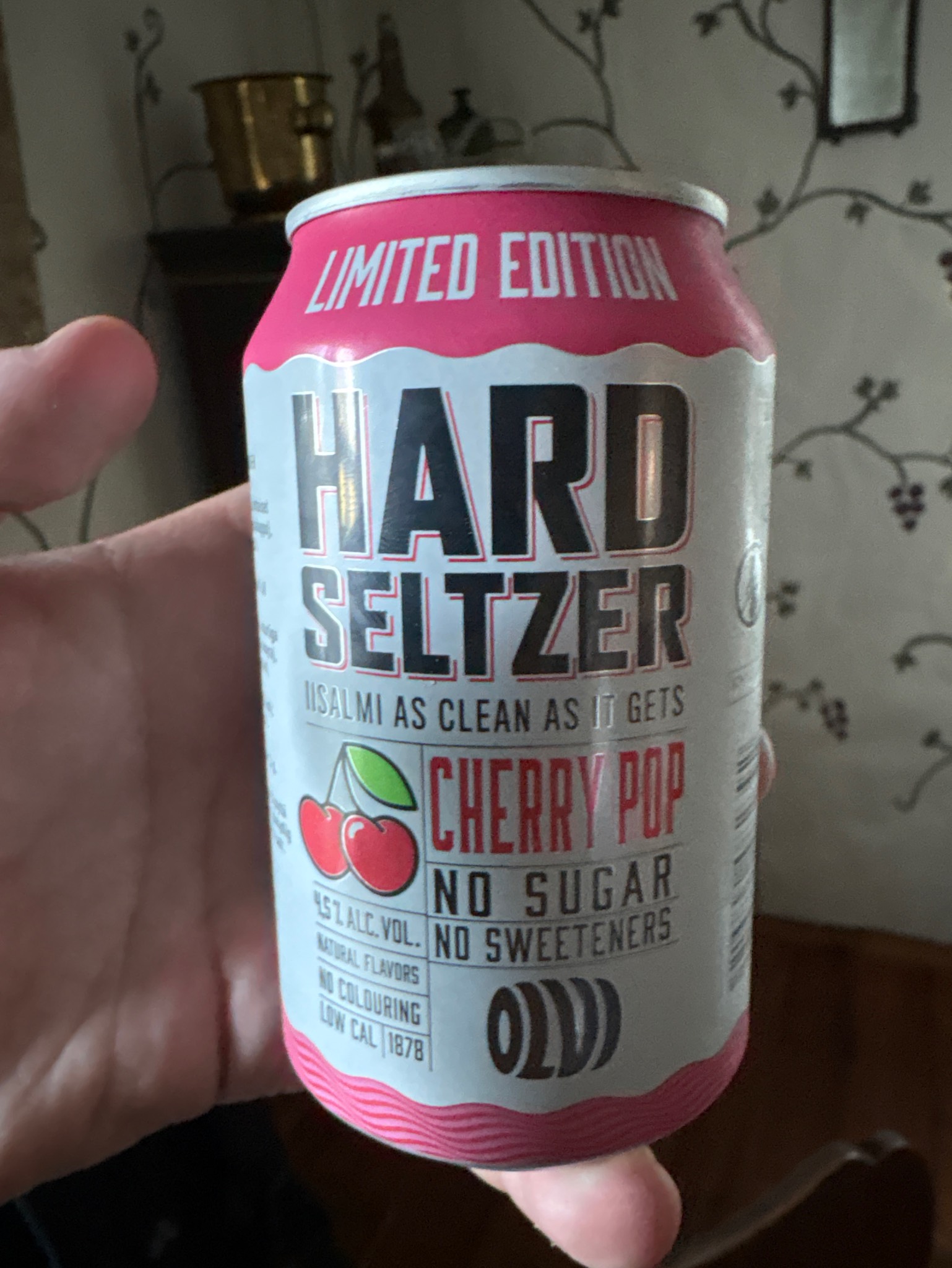 Hard Seltzer Cherry Pop, Finland
