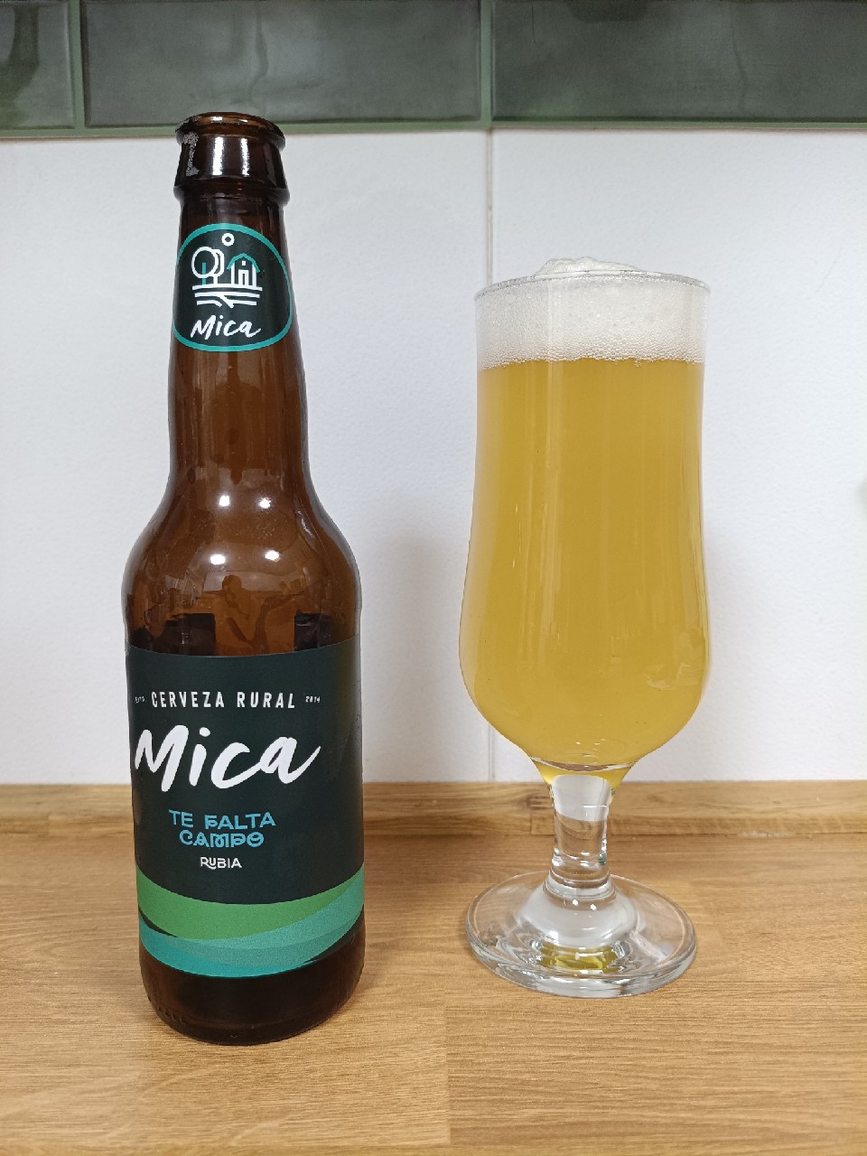 Te Falta Campo Rubia, Cerveza Mica