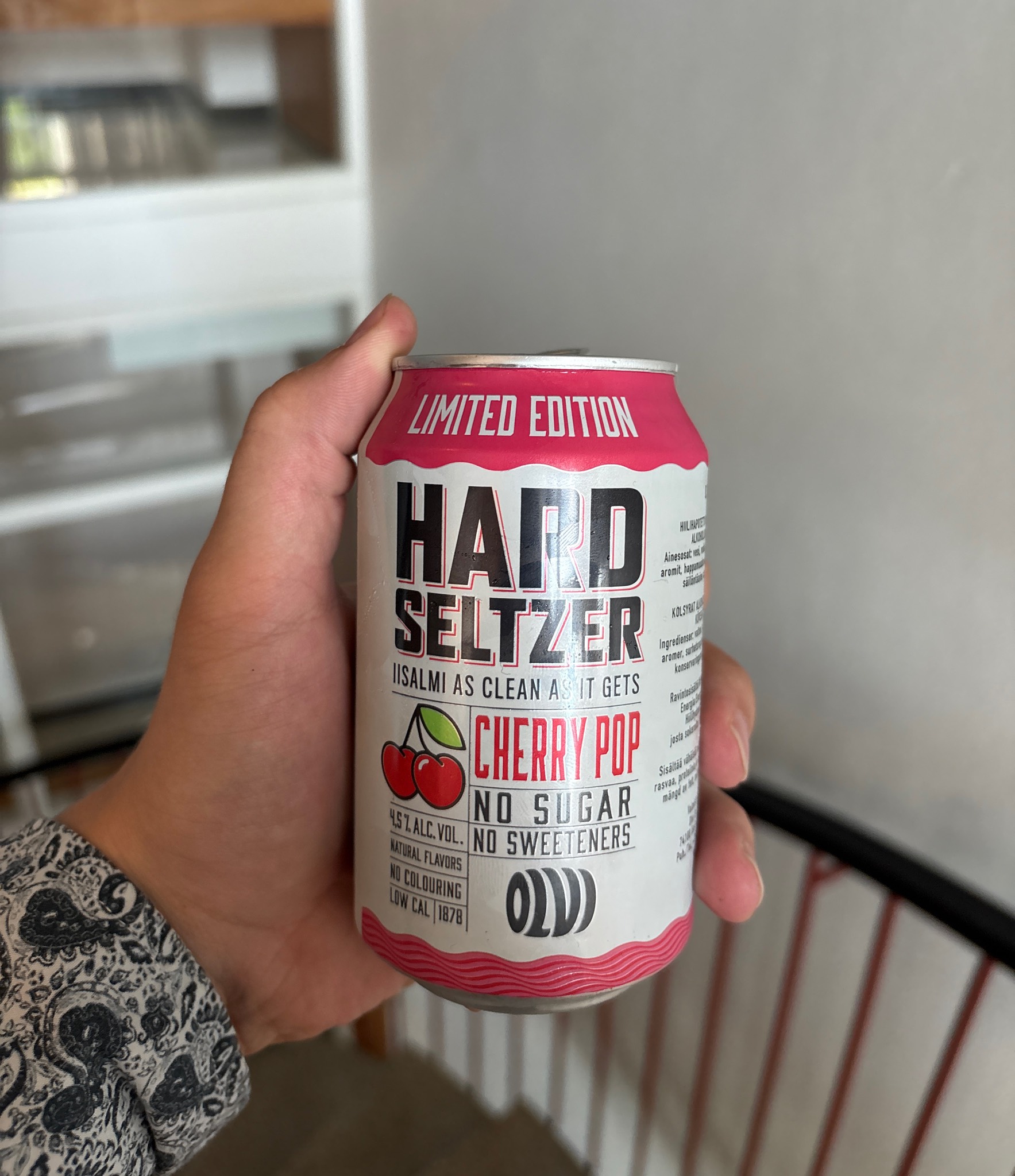 Hard Seltzer Cherry Pop, Finland