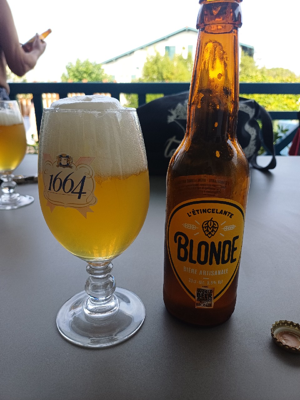 L'Étincelante Blonde, France
