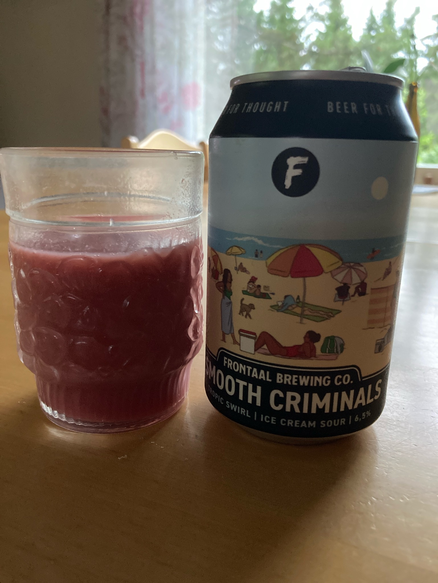 Smooth Criminals: Tropic Swirl, Brouwerij Frontaal