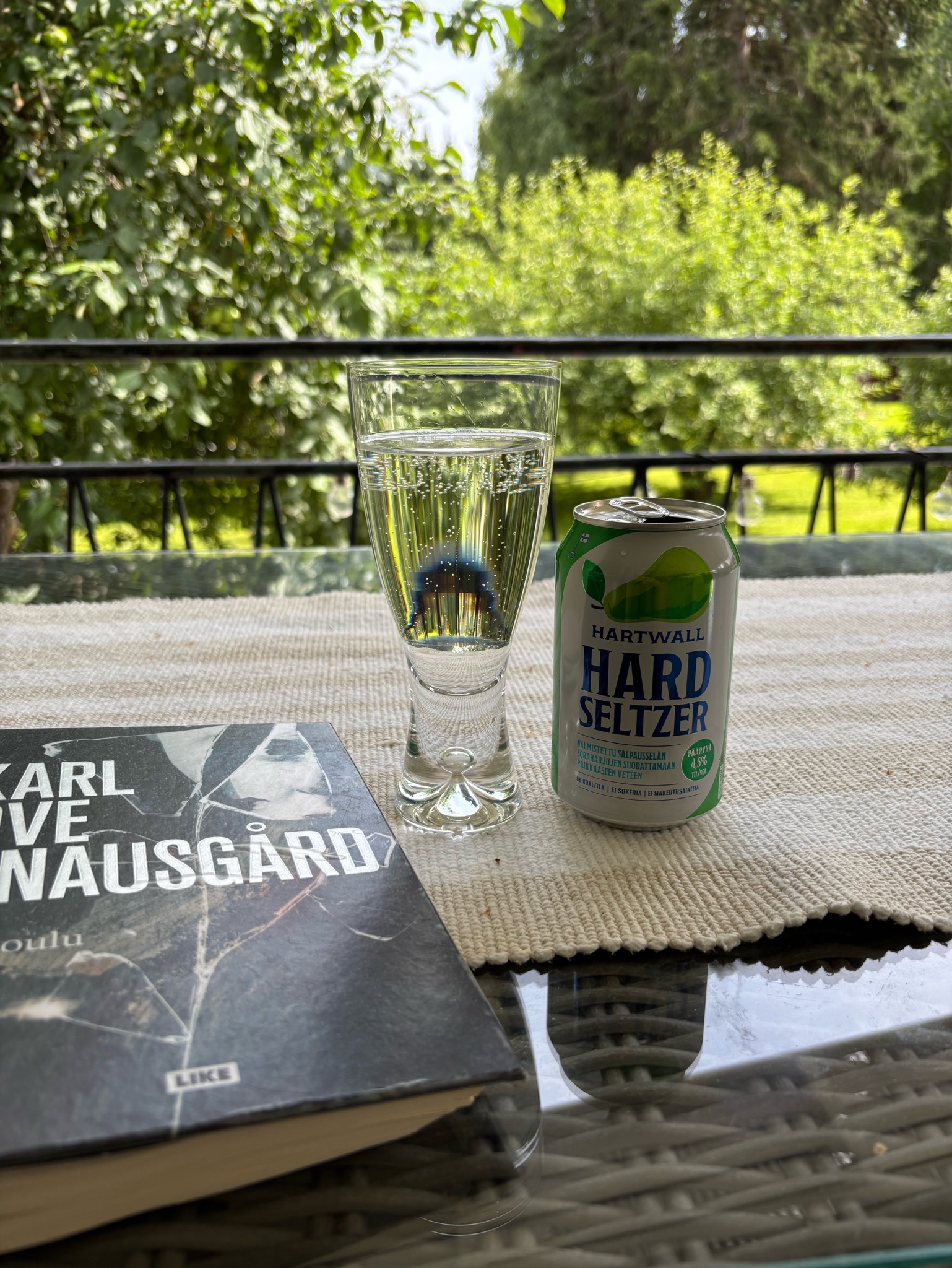 Hartwall Hard Seltzer päärynä, Finland