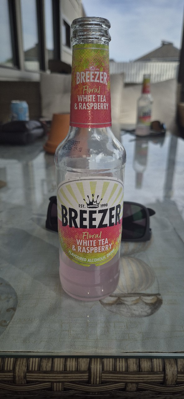 Breezer White Tea & Raspberry, Bacardi
