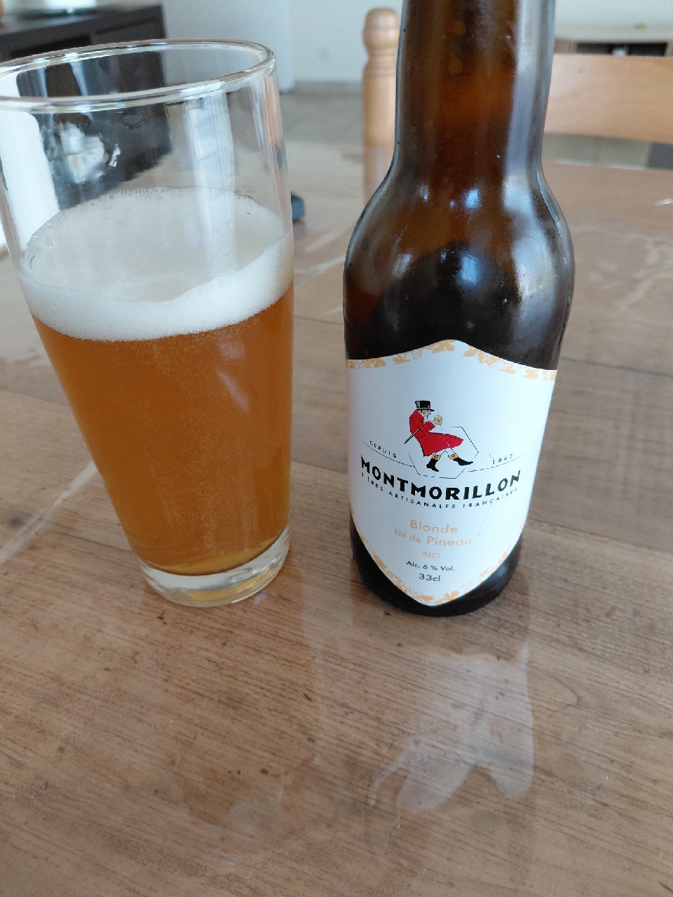 Blonde Fût De Pineau, Bières De Montmorillon
