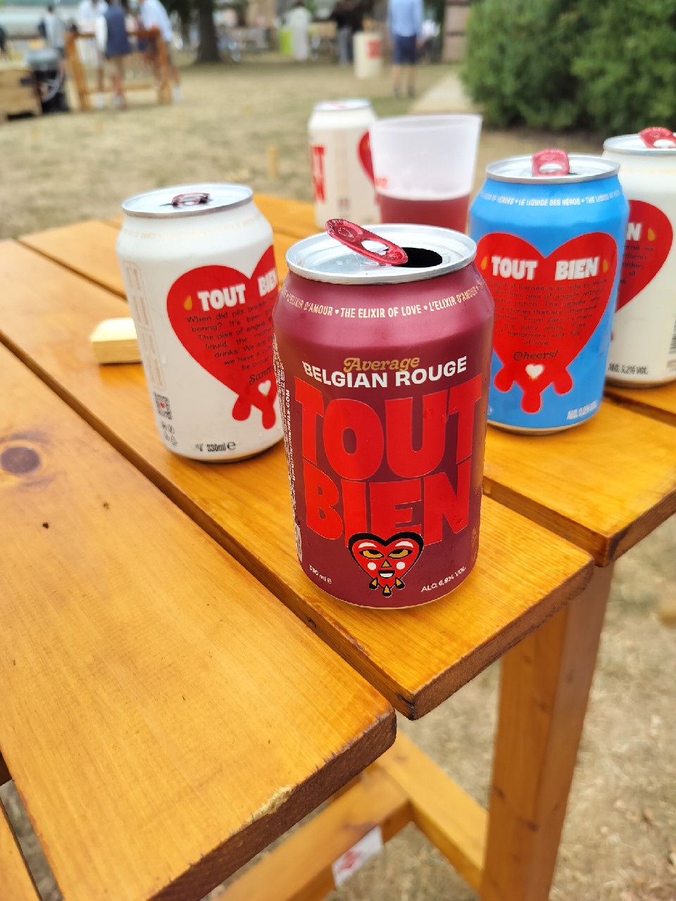 Tout Bien Rouge, Belgium