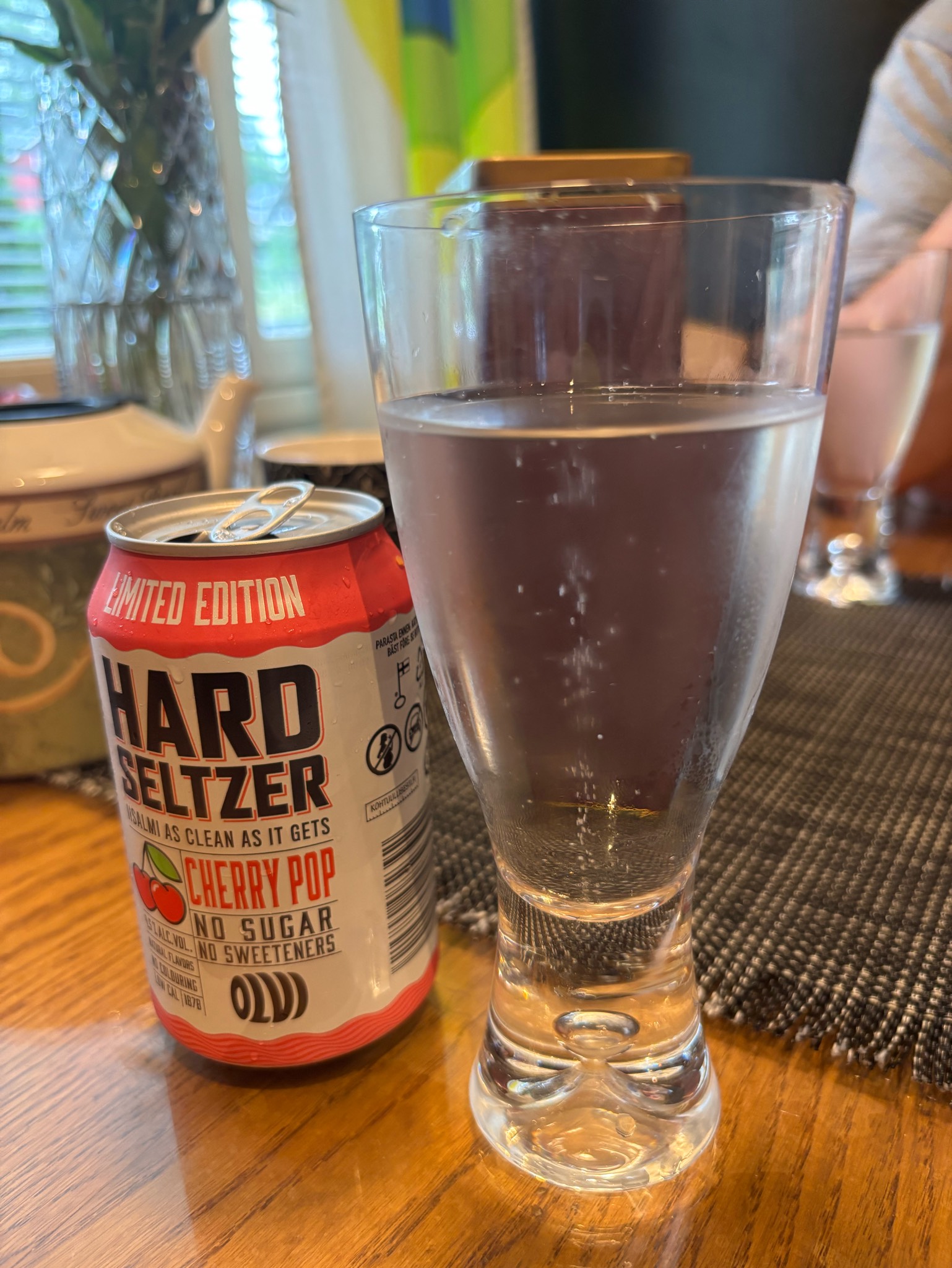 Hard Seltzer Cherry Pop, Finland