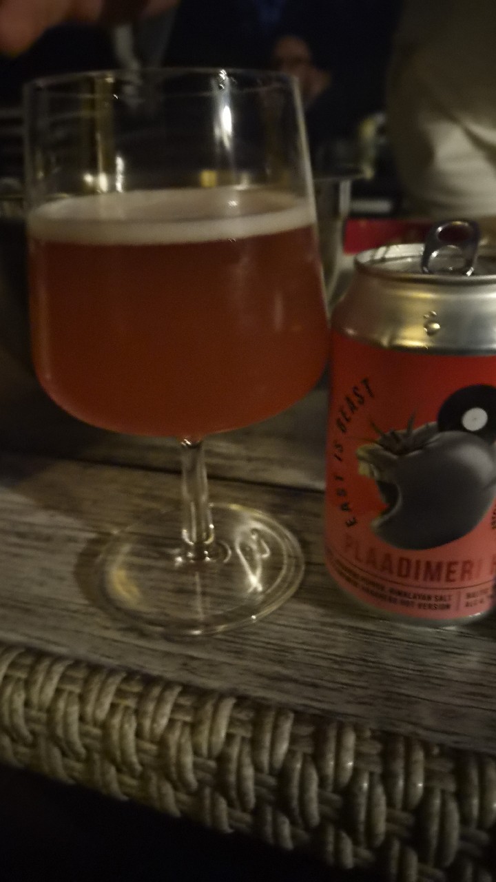 Plaadimeri Hot, Estonia