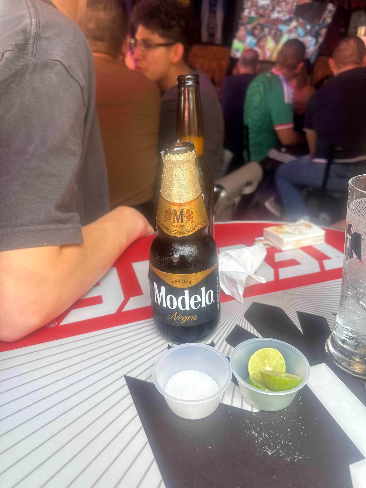 Modelo Negra / Negra Modelo, Mexico