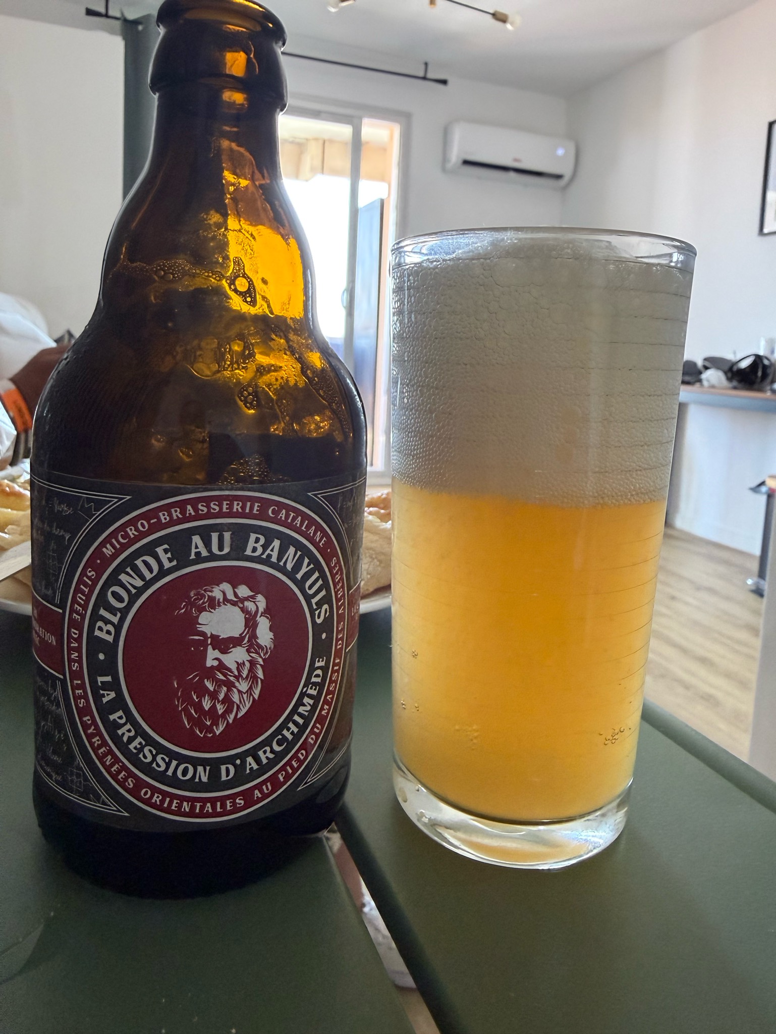 Blonde Au Banyuls, La Pression D'Archimède
