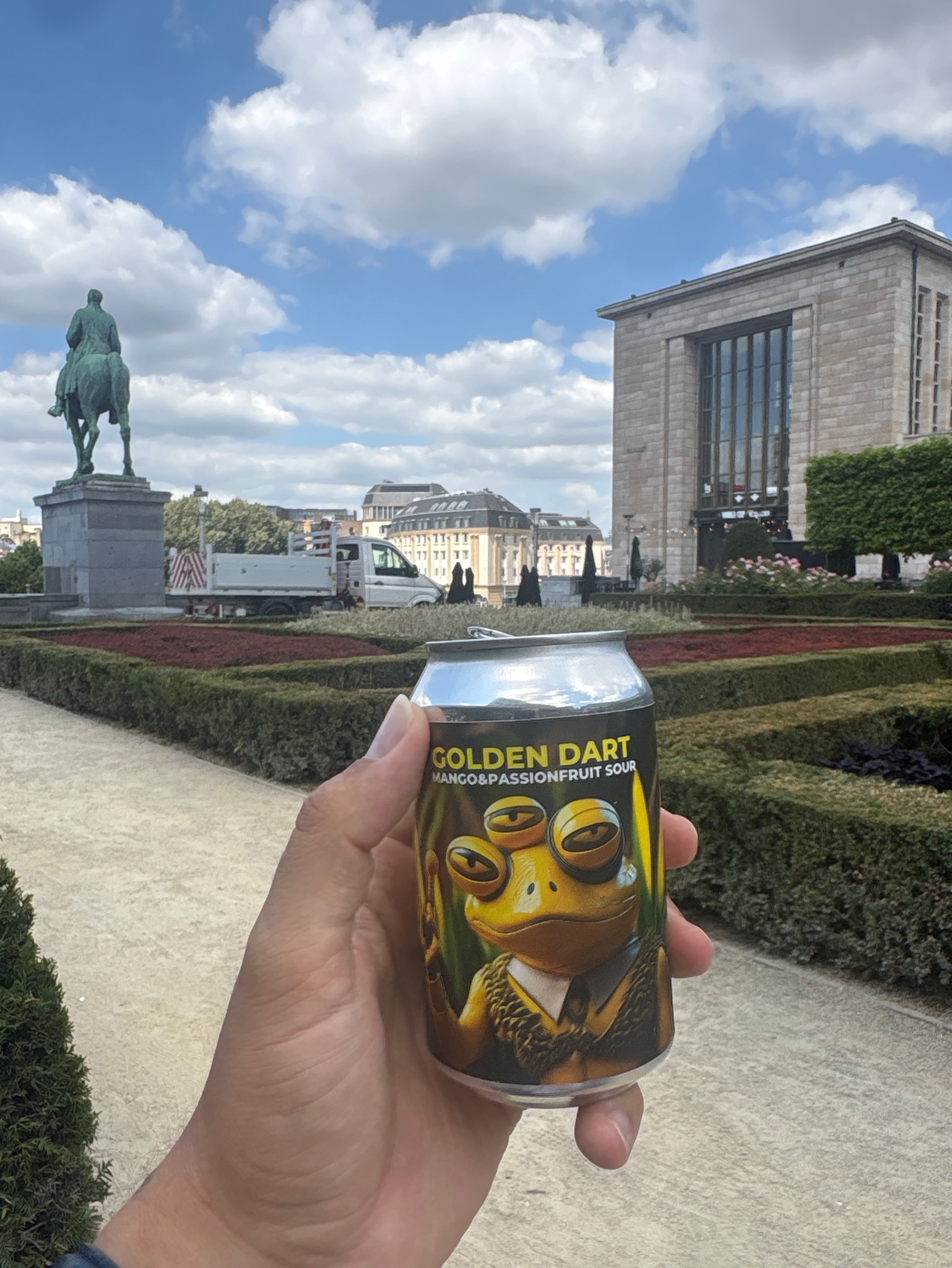 Golden Dart Mango, De mortselarij