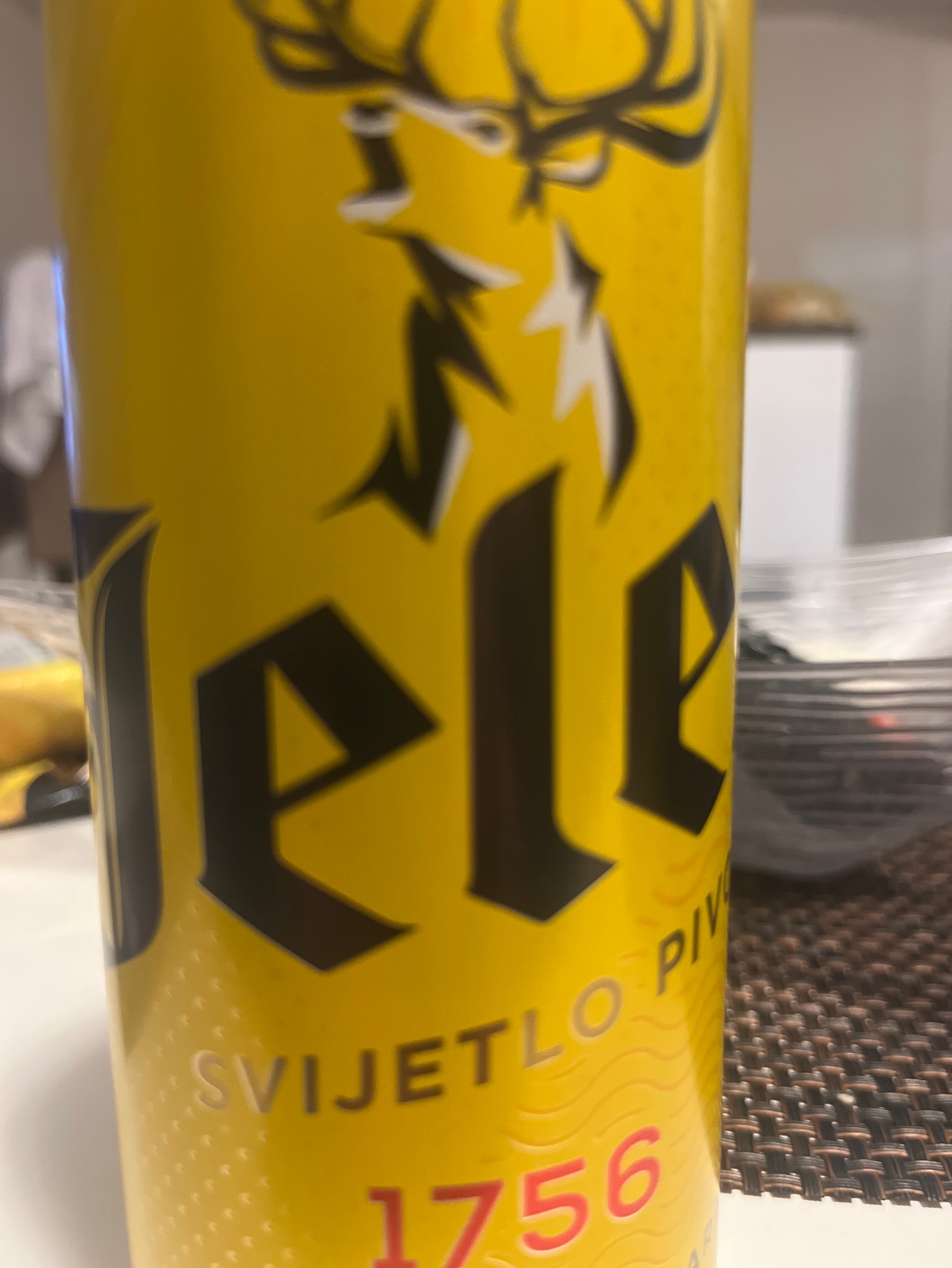 Jelen Svetlo / Svijetlo Pivo, Apatinska Pivara (MolsonCoors)