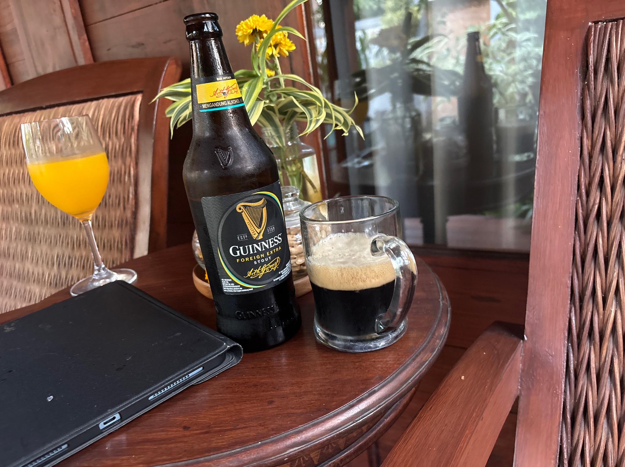 Guinness Foreign Extra Stout 4.9%, Indonesia