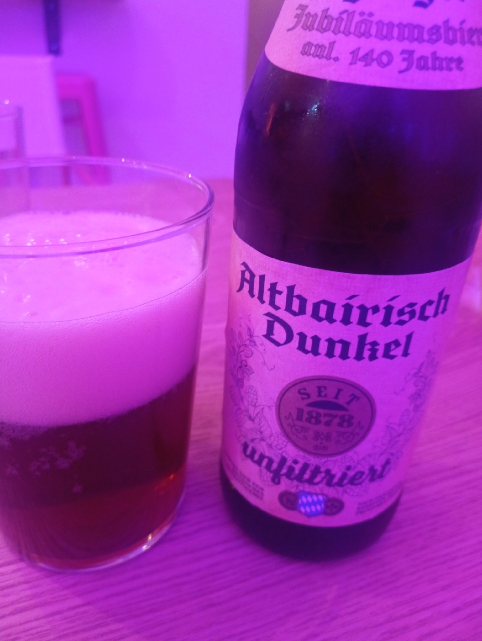 ayinger altbairisch dunkel unfiltriert, Ayinger Privatbrauerei