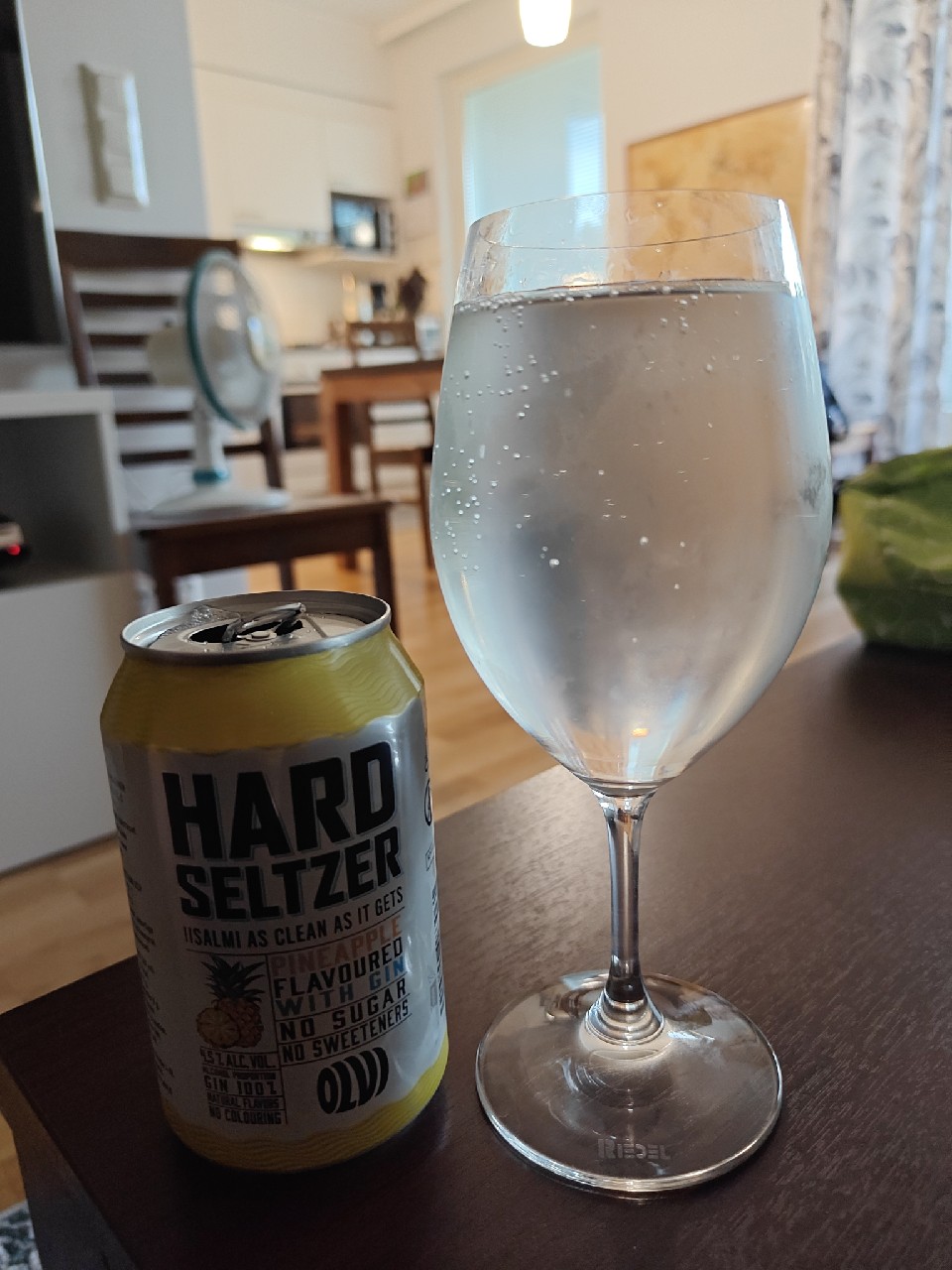 Hard Seltzer Gin & Pineapple, Finland