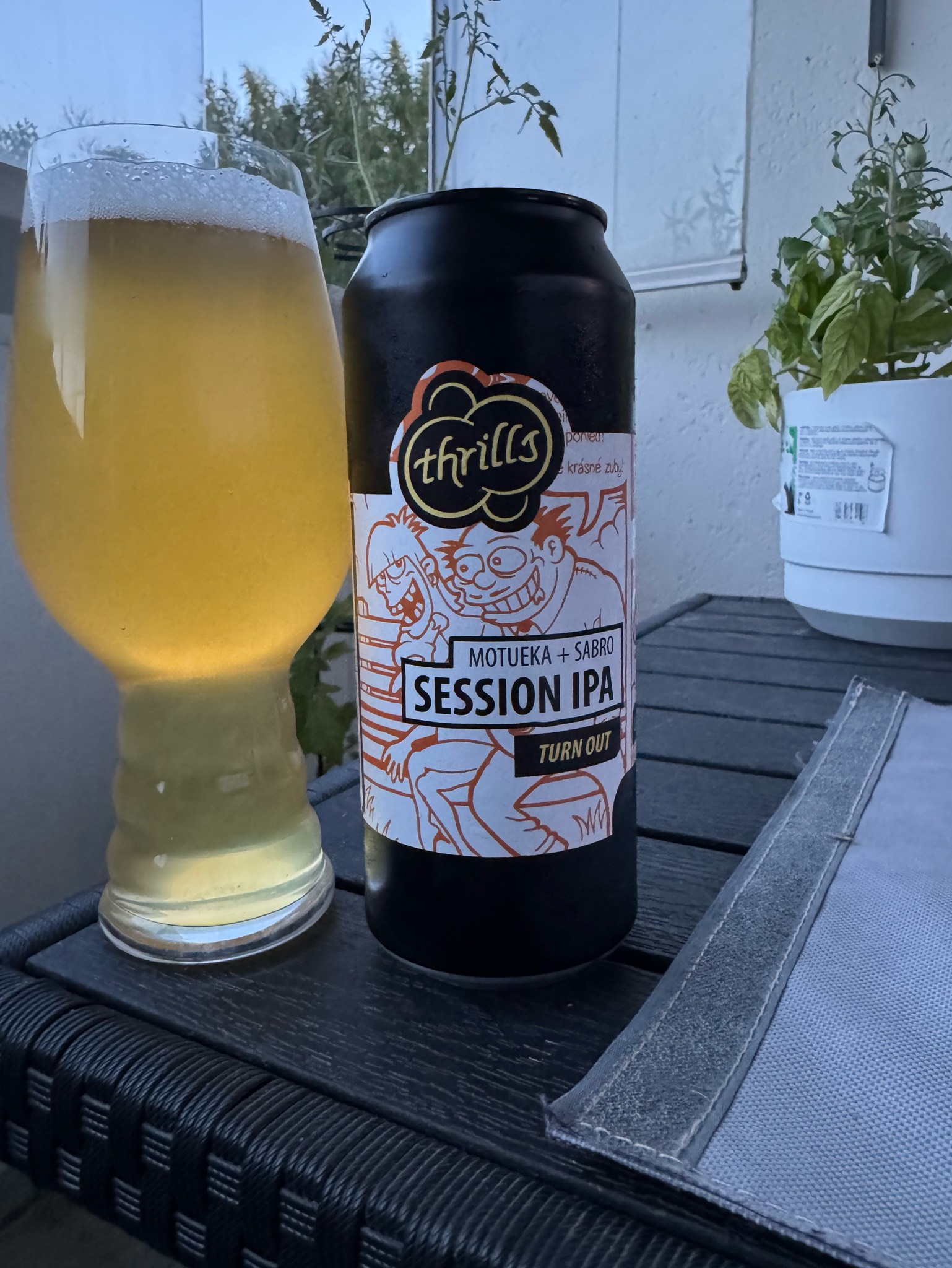 Turn out, Pivovar Thrills