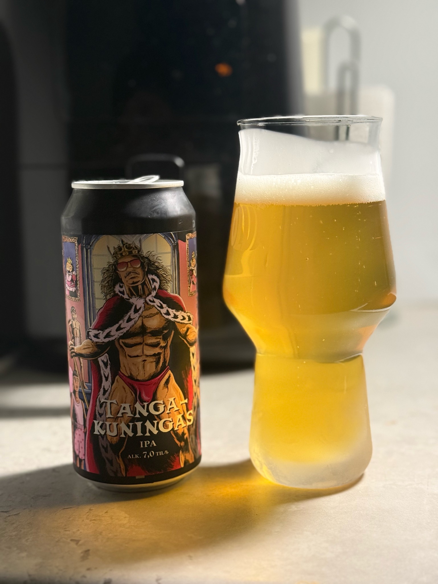 Tangakuningas, Panimoyhtiö Tuju