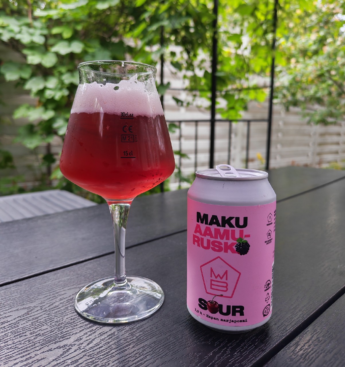 Aamurusko Sour, Finland