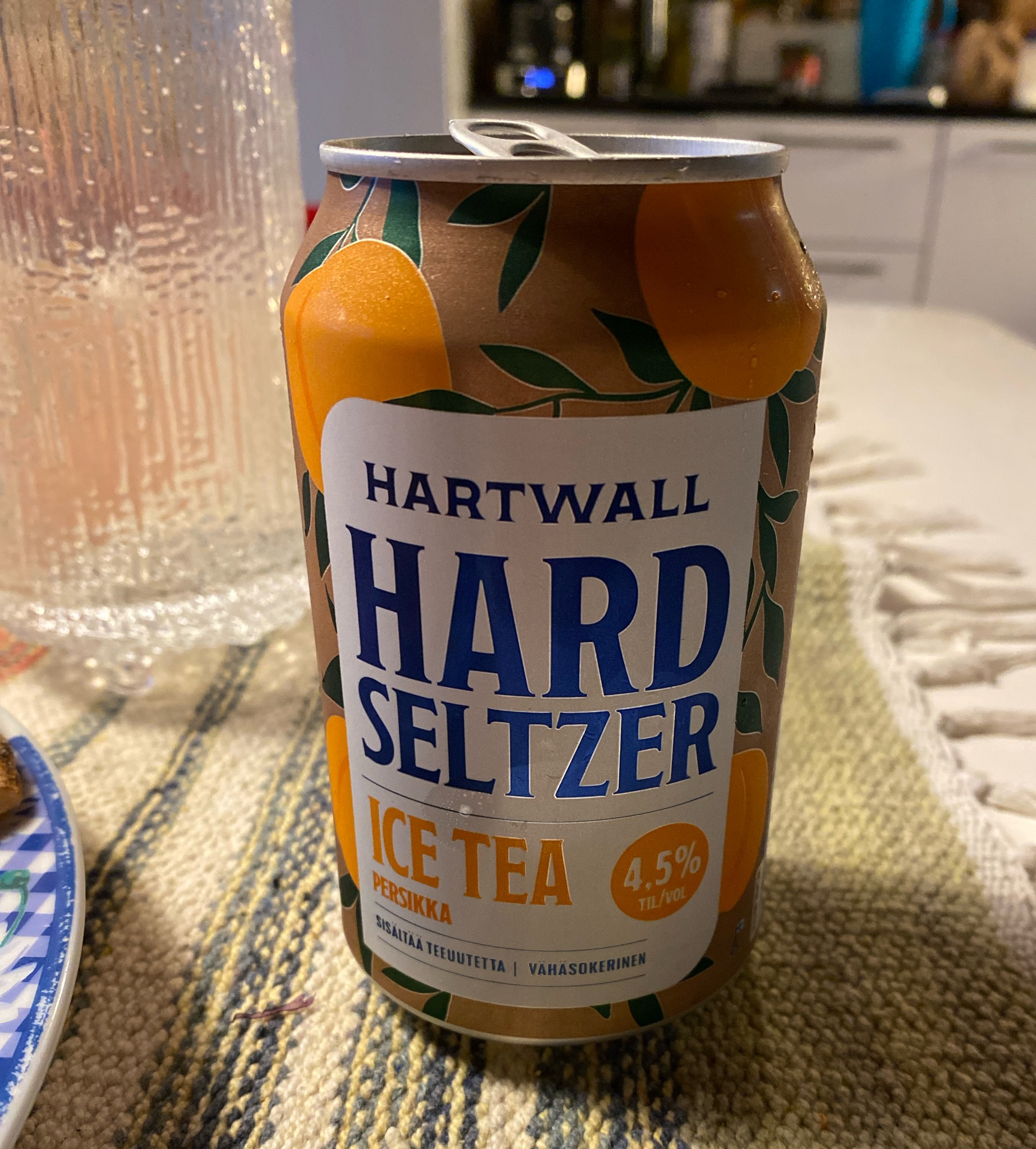 Hard Seltzer Ice Tea Persikka, Finland
