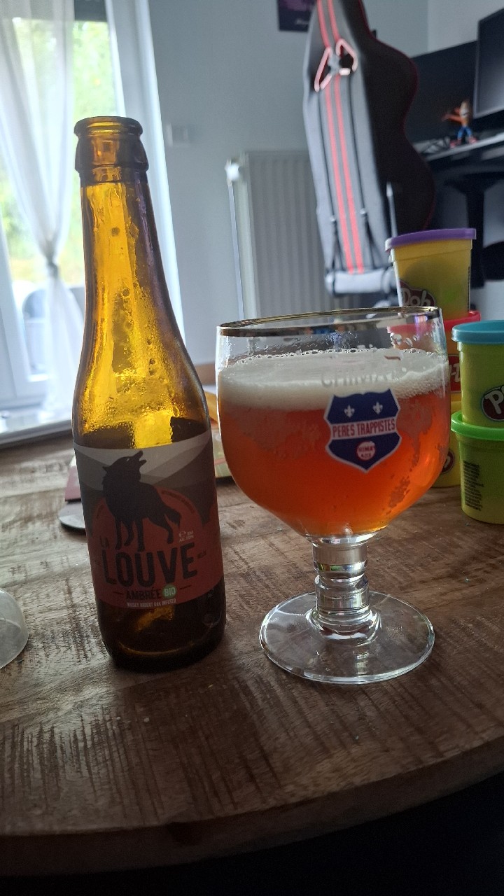 La Louve Ambrée, La Ferme Des Loups