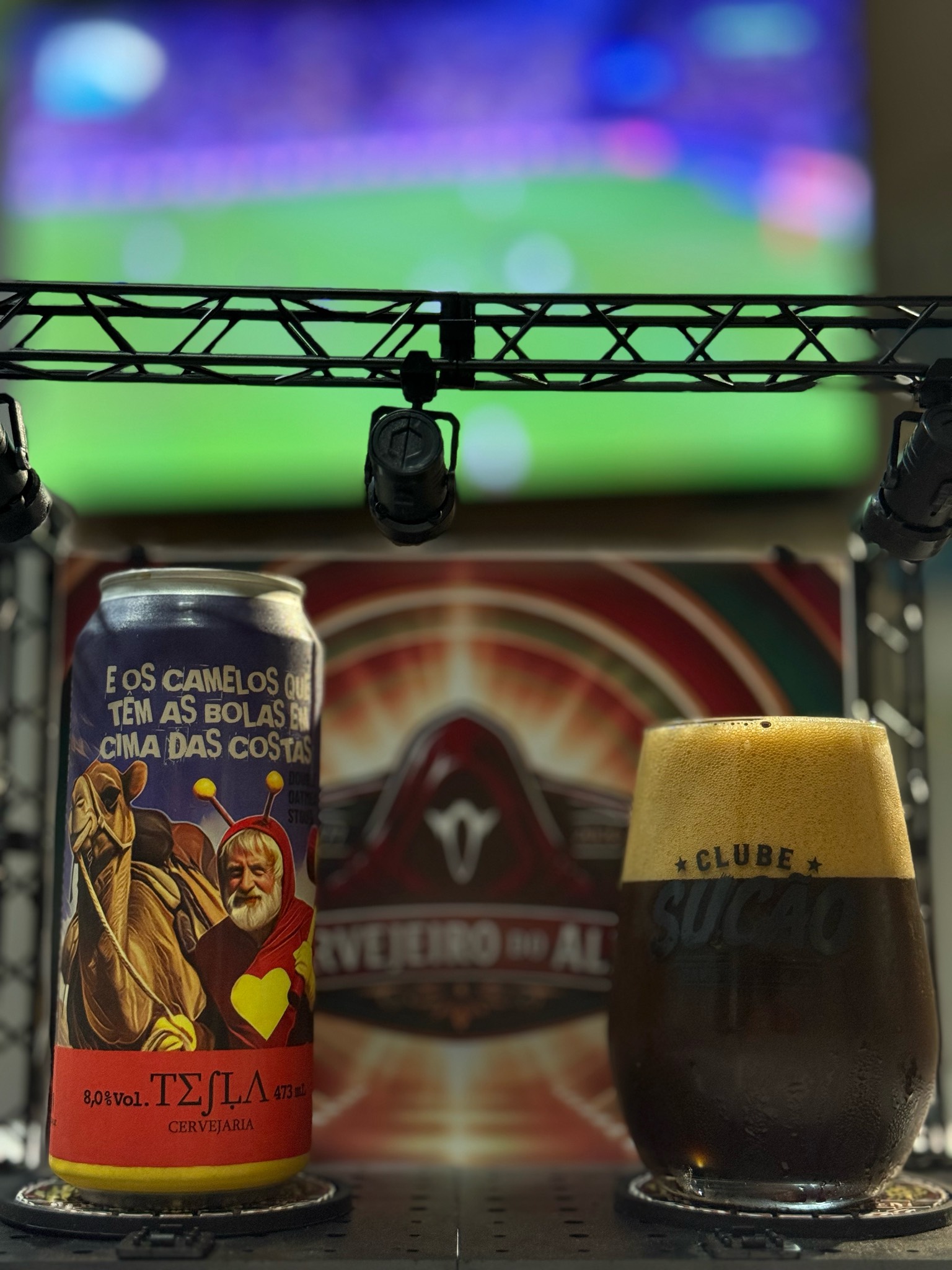 E os Camelos que têm as bolas em cima das costas, Tesla Cervejaria