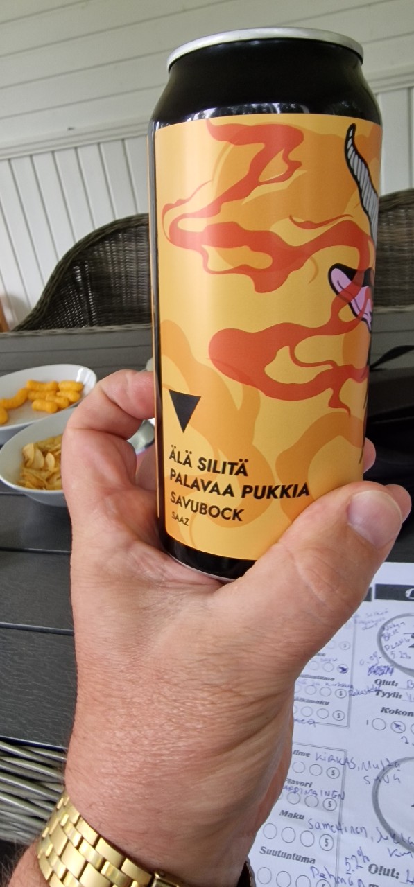 Älä Silitä Palavaa Pukkia, Finland
