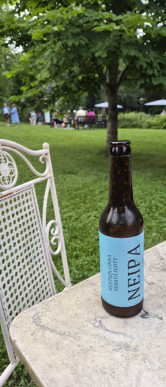 Mustion Linna Neipa, Finland