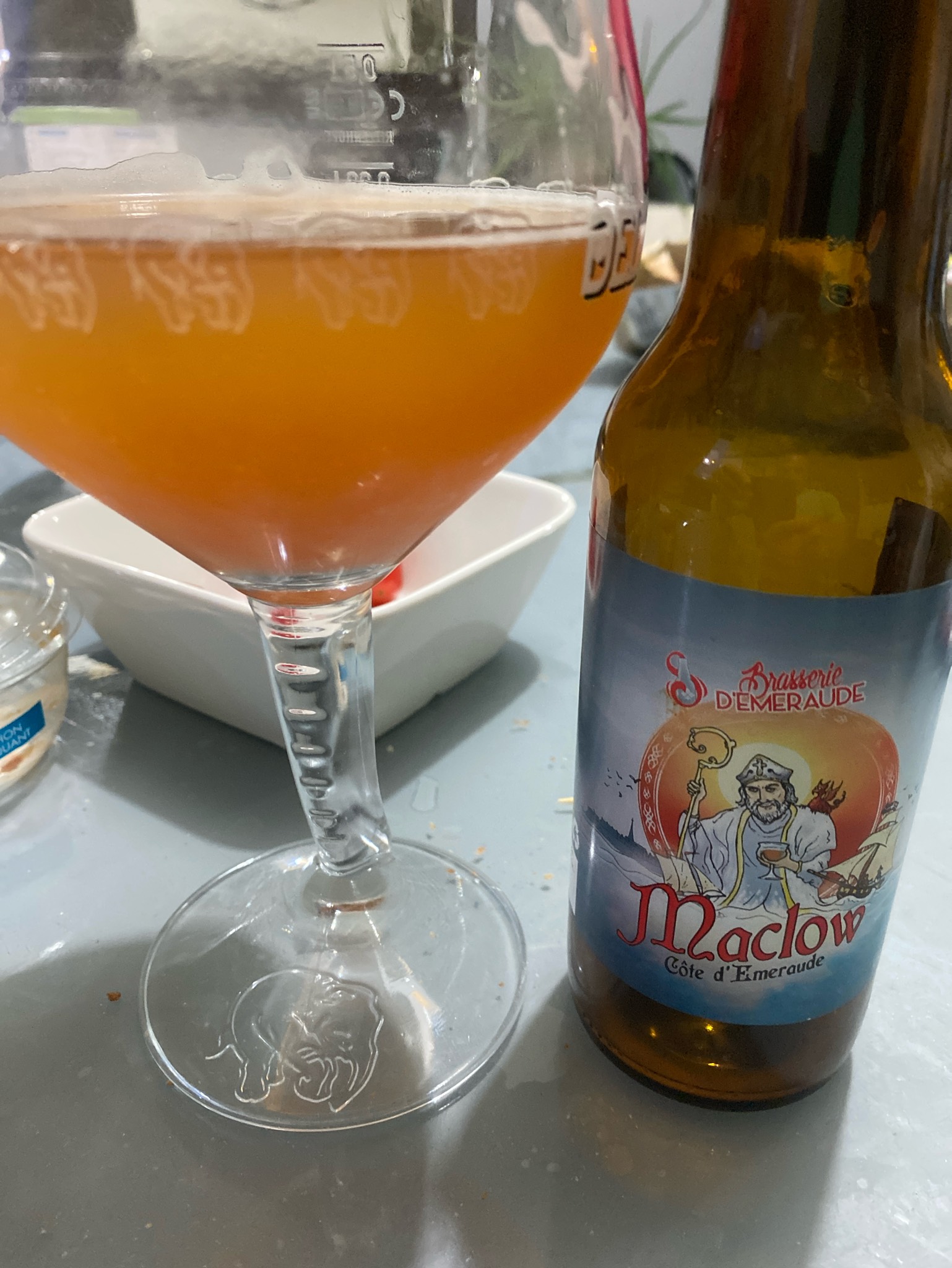 Maclow, Brasserie D'Émeraude