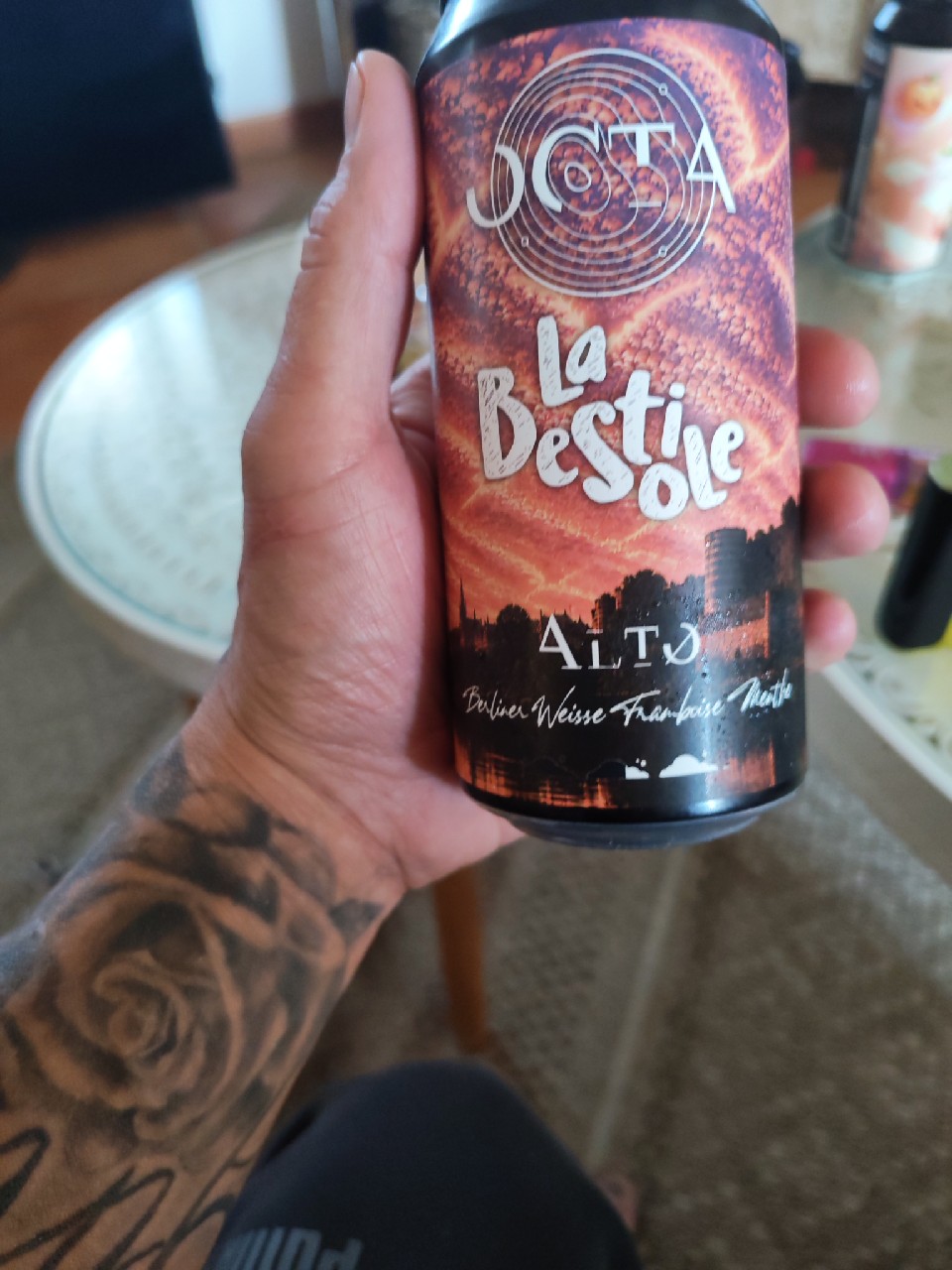 La bestiole, Octa