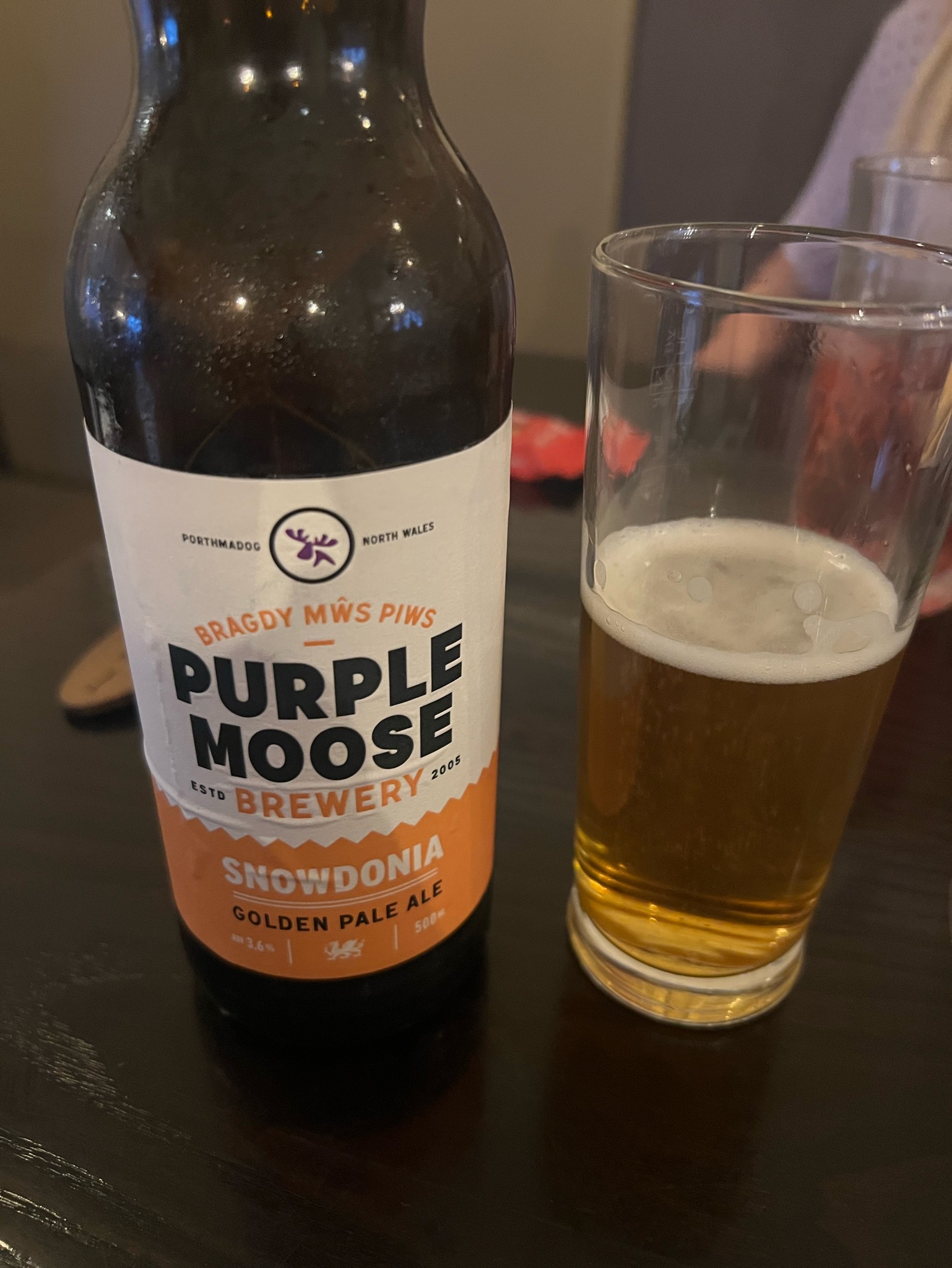 Snowdonia Ale / Crwr Eryri, Purple Moose Brewery / Bragdy Mŵs Piws