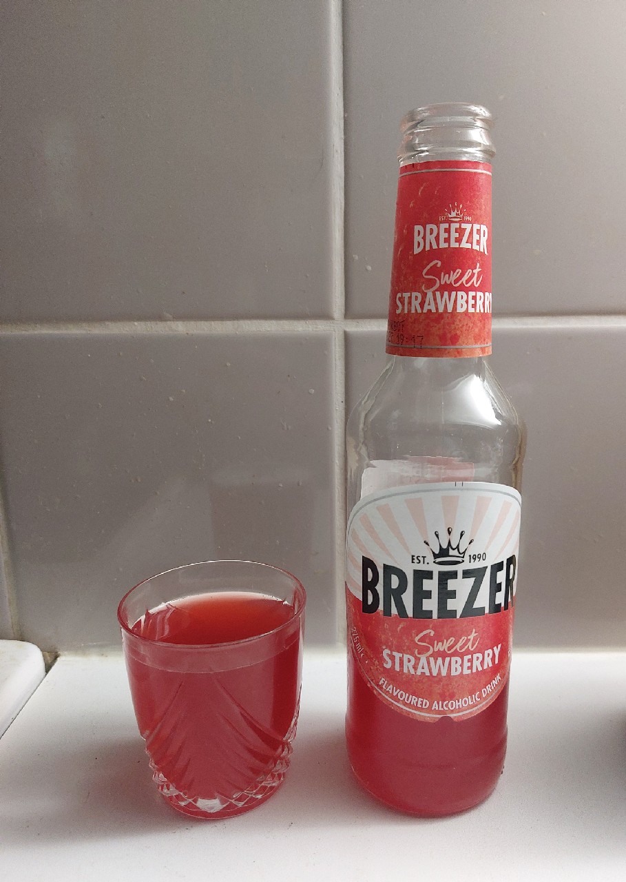 Breezer Strawberry, Bacardi