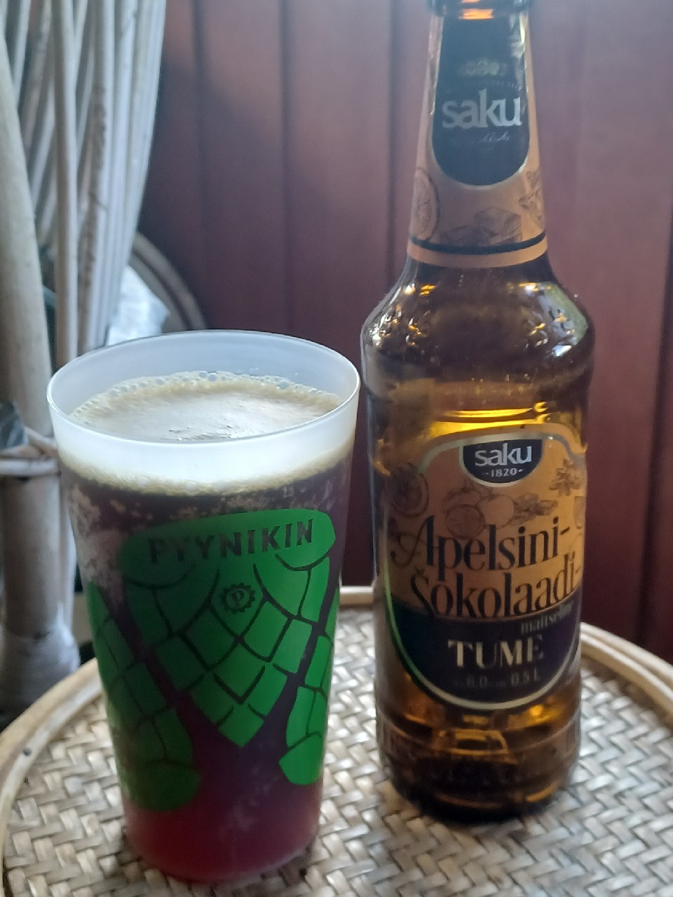 Apelsini-Šokolaadi Tume, Estonia