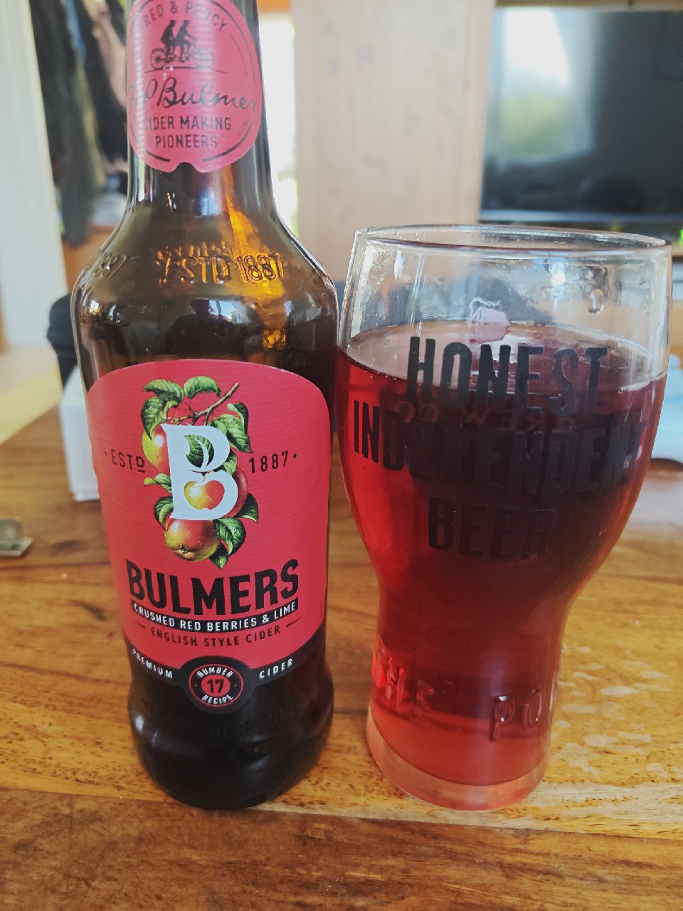 Bulmers Crushed Red Berries & Lime, England