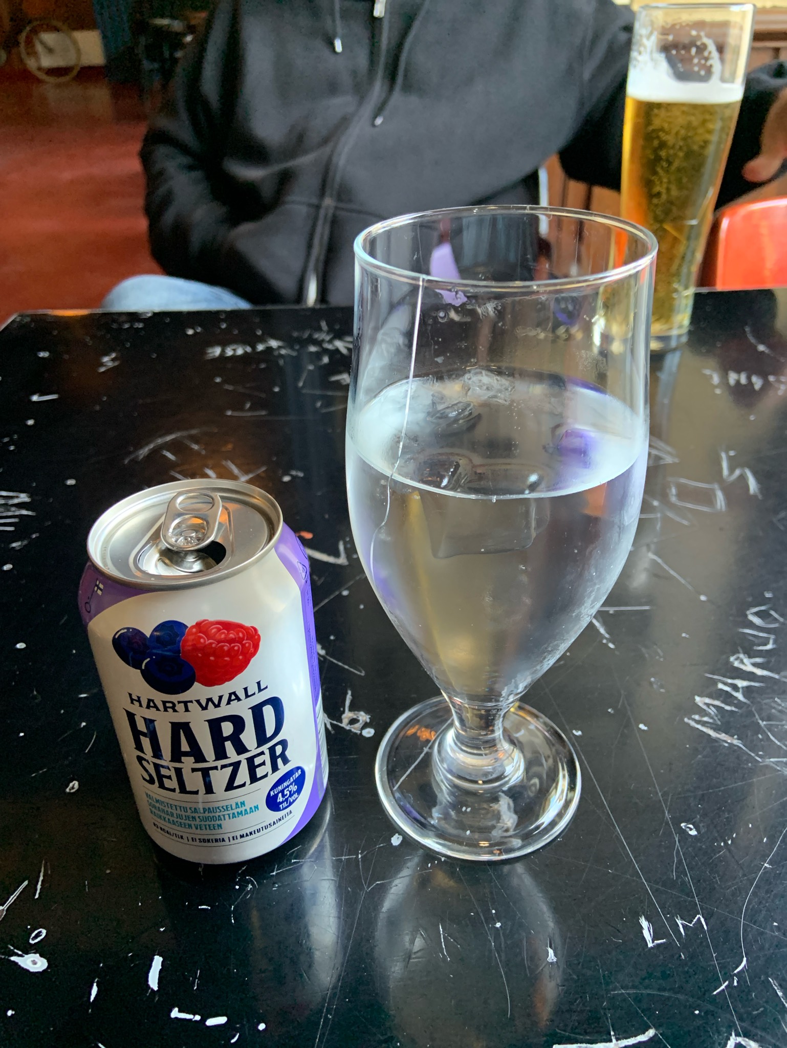Hard Seltzer Kuningatar, Finland