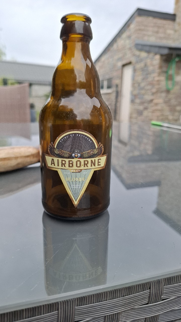 Airborne Blonde, Belgium