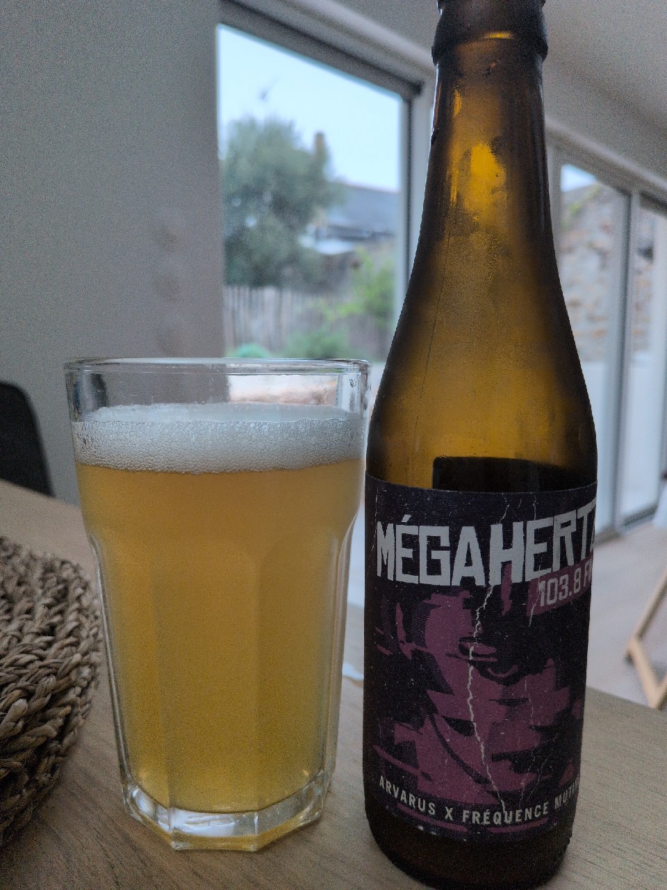 megahertz 103,8FM, Arvarus