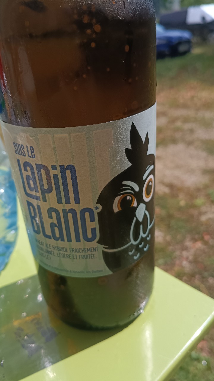 suis le lapin blanc, Brasserie La Poule